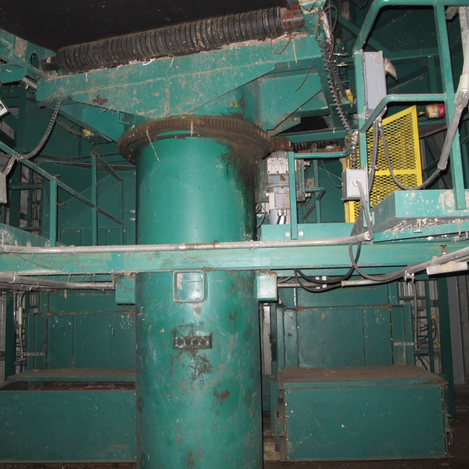 FMW PIVOTING CONVEYOR (FEEDING LINES A AND B) INCLUDING 2 EURODRIVES AND MOTORS