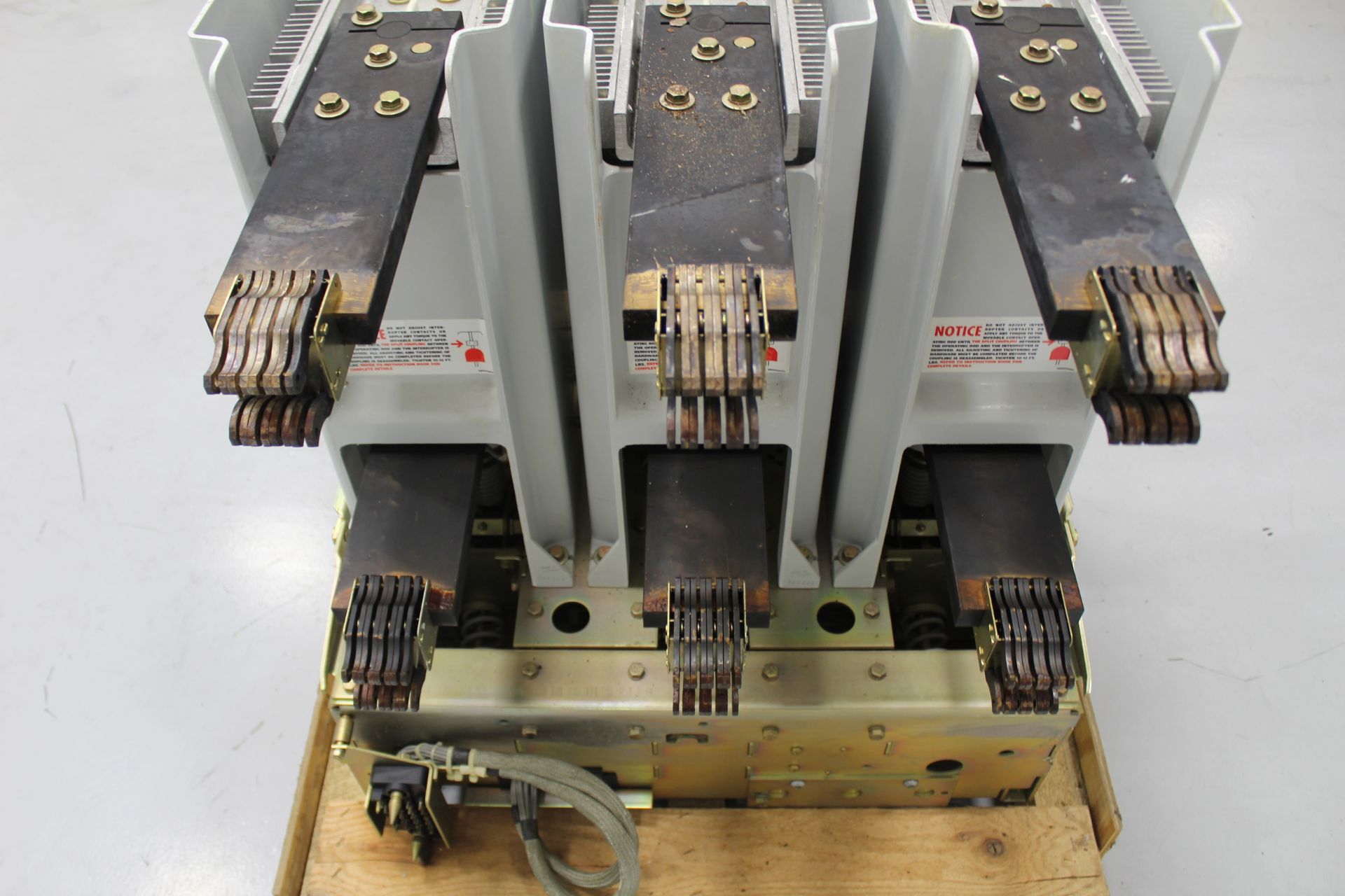 GENERAL ELECTRIC VB14. 16-350-3 CIRCUIT BREAKER, 4.76 KV, 350 MVA POWER VAC, 125 VDC TRIP, CLOSE AND - Image 4 of 5