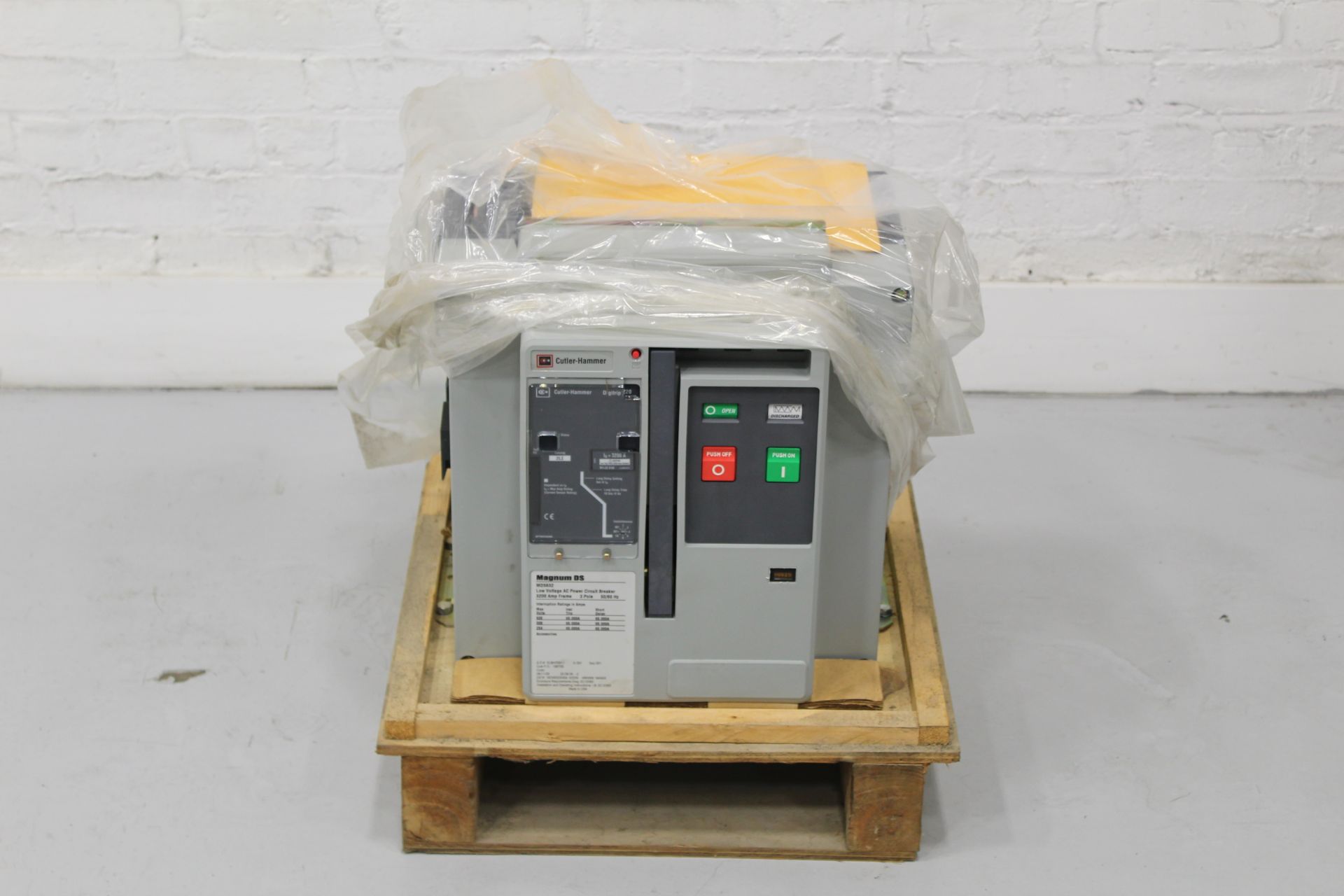 CUTLER HAMMER MDS6323HEA CIRCUIT BREAKER, 3200 AMPS, 600 VOLTS, 3PH WITH DIGITRIP 220 (LI), 3200A