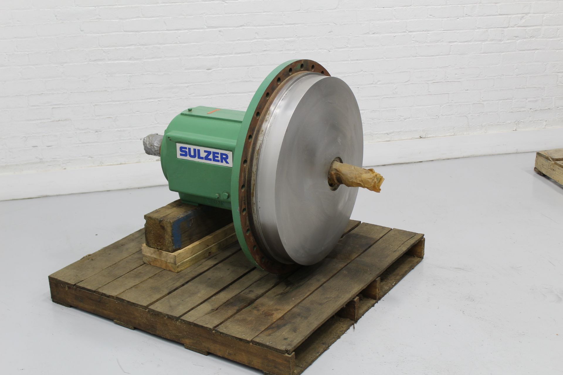SULZER APT61-24 PUMP POWER END, WITH 28" DIAMETER STUFFING BOX COVER, PACKING (42968, LOCATED IN - Image 3 of 3