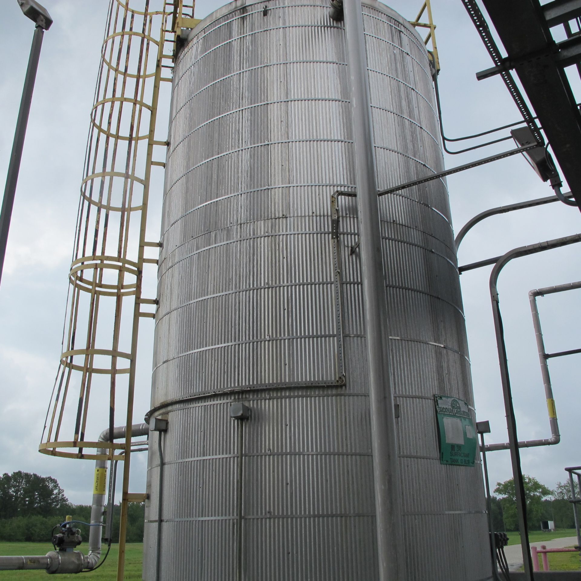 APACHE STAINLESS EQUIPMENT CATIONIC POLYMER STORAGE TANK, 10' DIA X 20'H, 10,000 US GALLONS, - Image 2 of 2