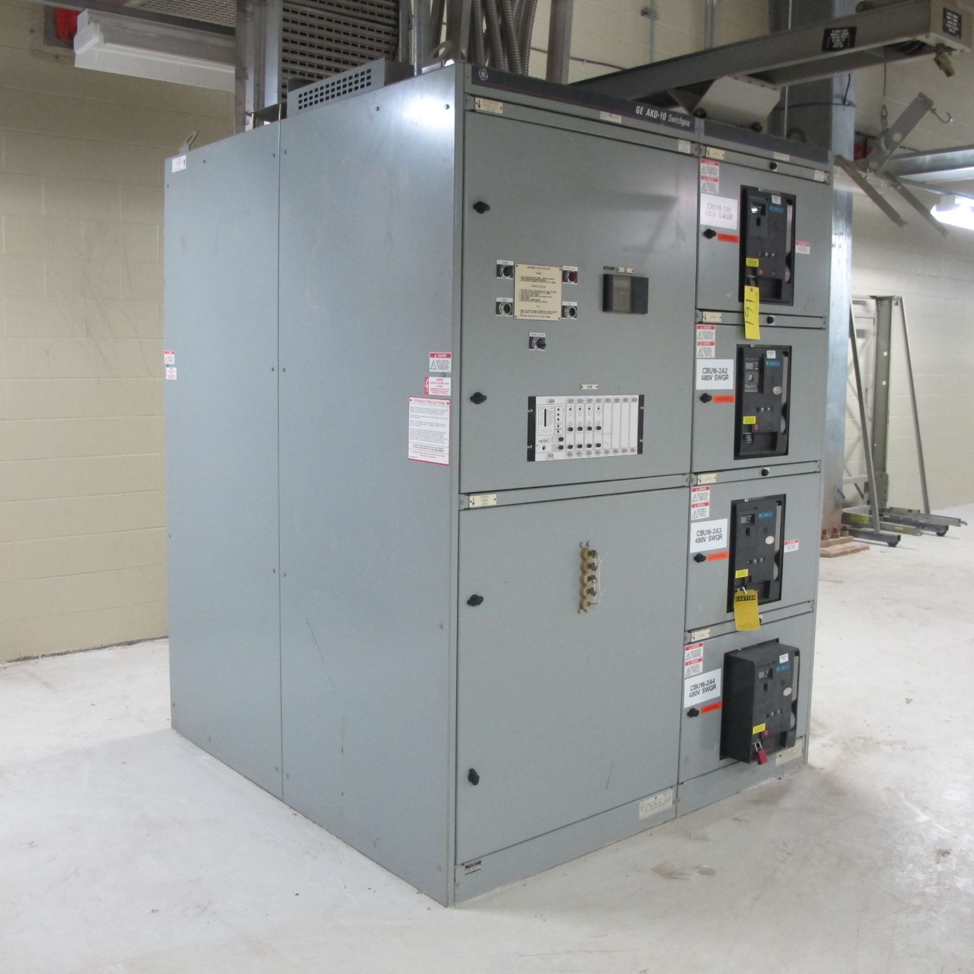 GE AKD-10 SWITCHGEAR CBU16-2A1, 2A2, 2A3, 2A4, 480V SWGR W/ CIRCUIT BREAKER HOIST (CUT WIRE 6"