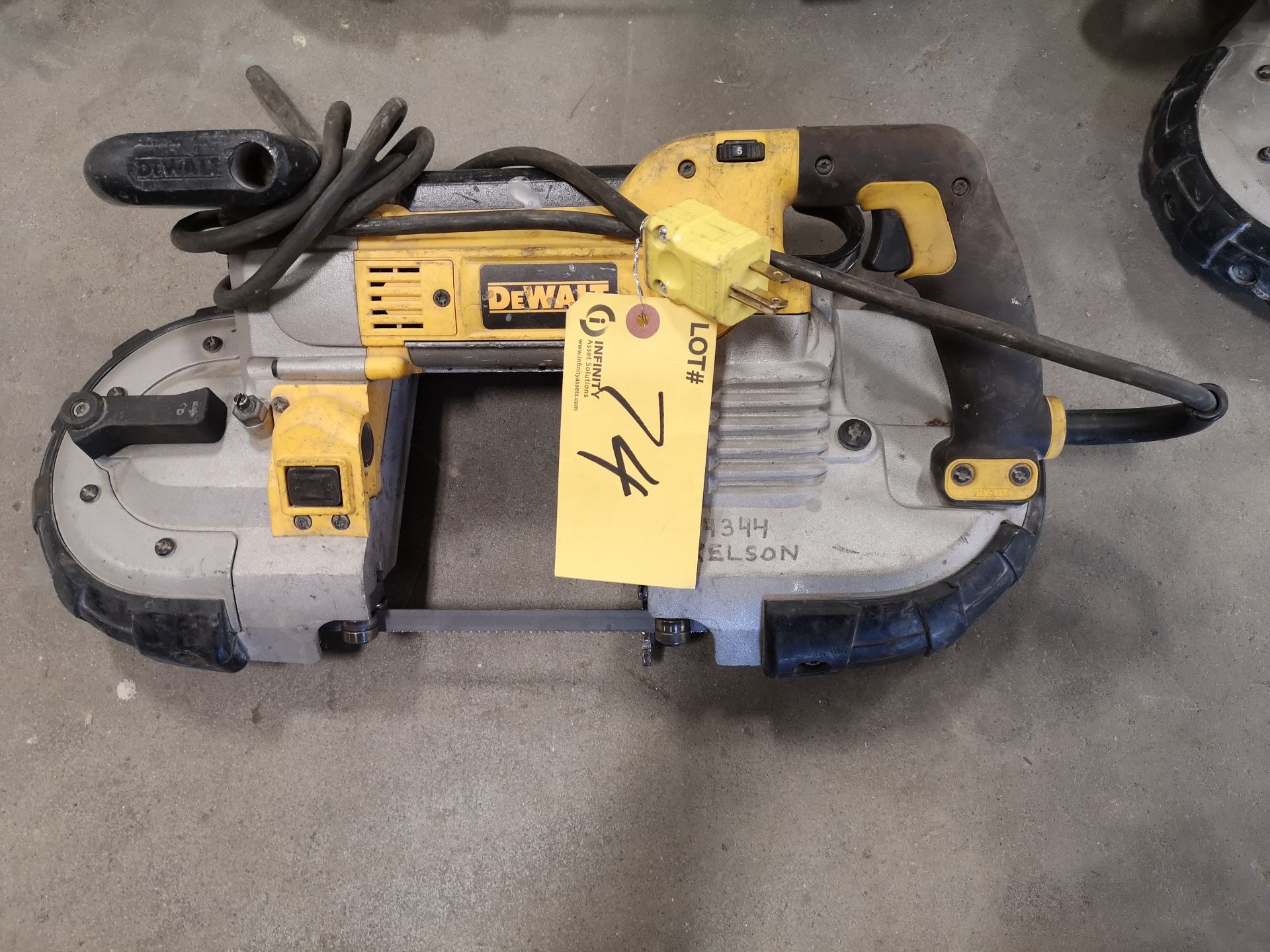 DEWALT DWM120 5"(127MM) DEEP CUT VARIABLE SPEED BANDSAW (LOCATED AT 1135 STELLAR DRIVE, NEWMARKET,