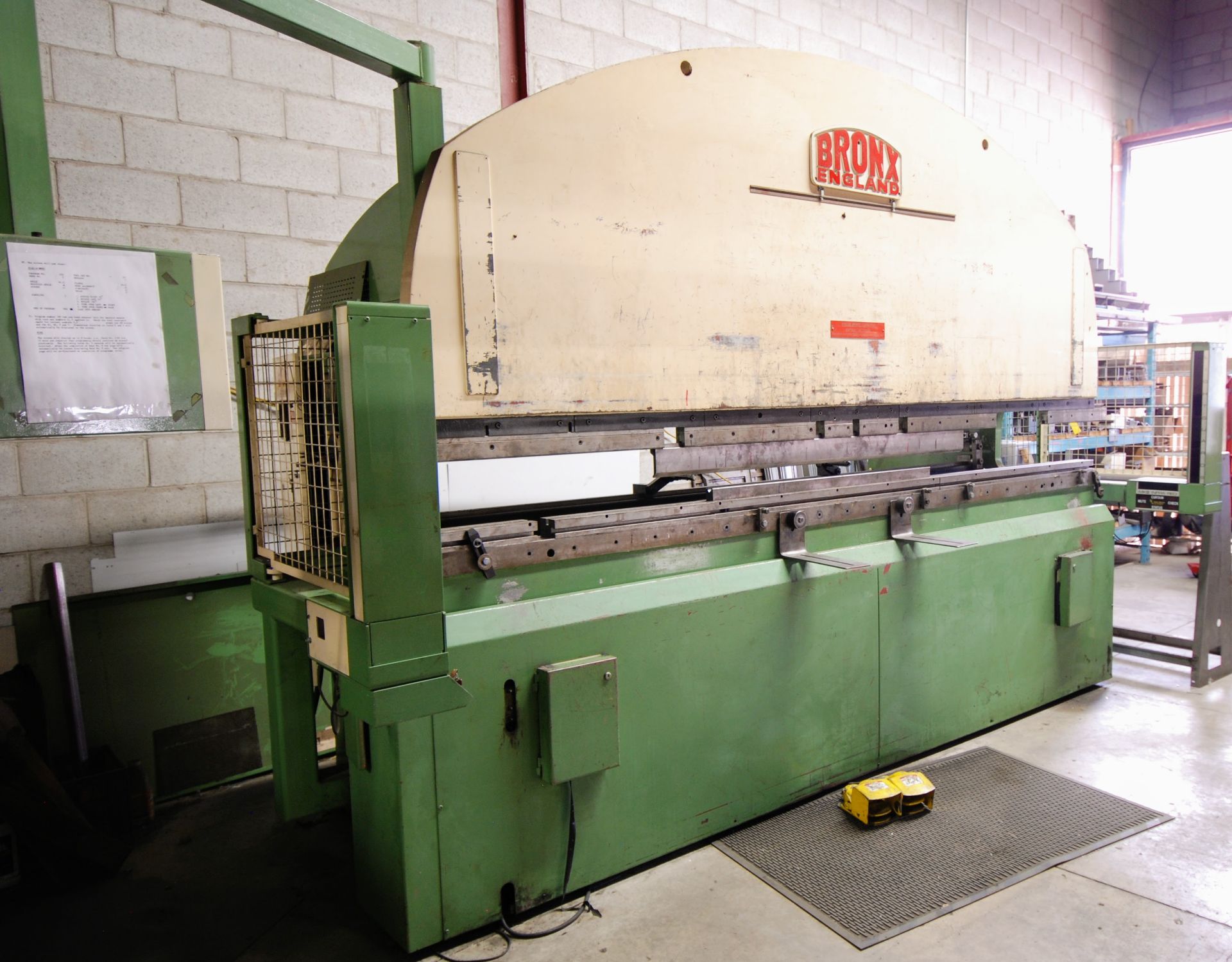 BRONX 110/35CNC/VDU HYDRAULIC PRESS BRAKE, 110 TON X 10' CAP., CNC CONTROL, MK III INFRA-RED LIGHT - Image 2 of 15