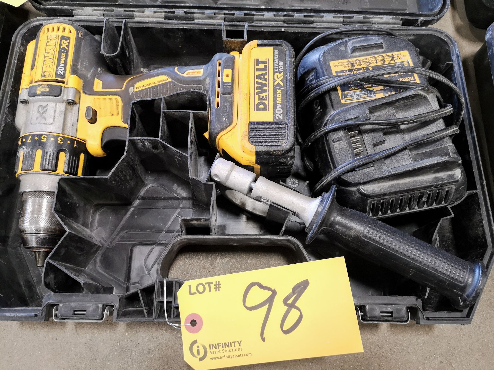 DEWALT 20V MAX DCD995 1/2" CORDLESS HAMMER DRILL W/ (1) BATTERY AND CHARGER (LOCATED AT 1135 STELLAR