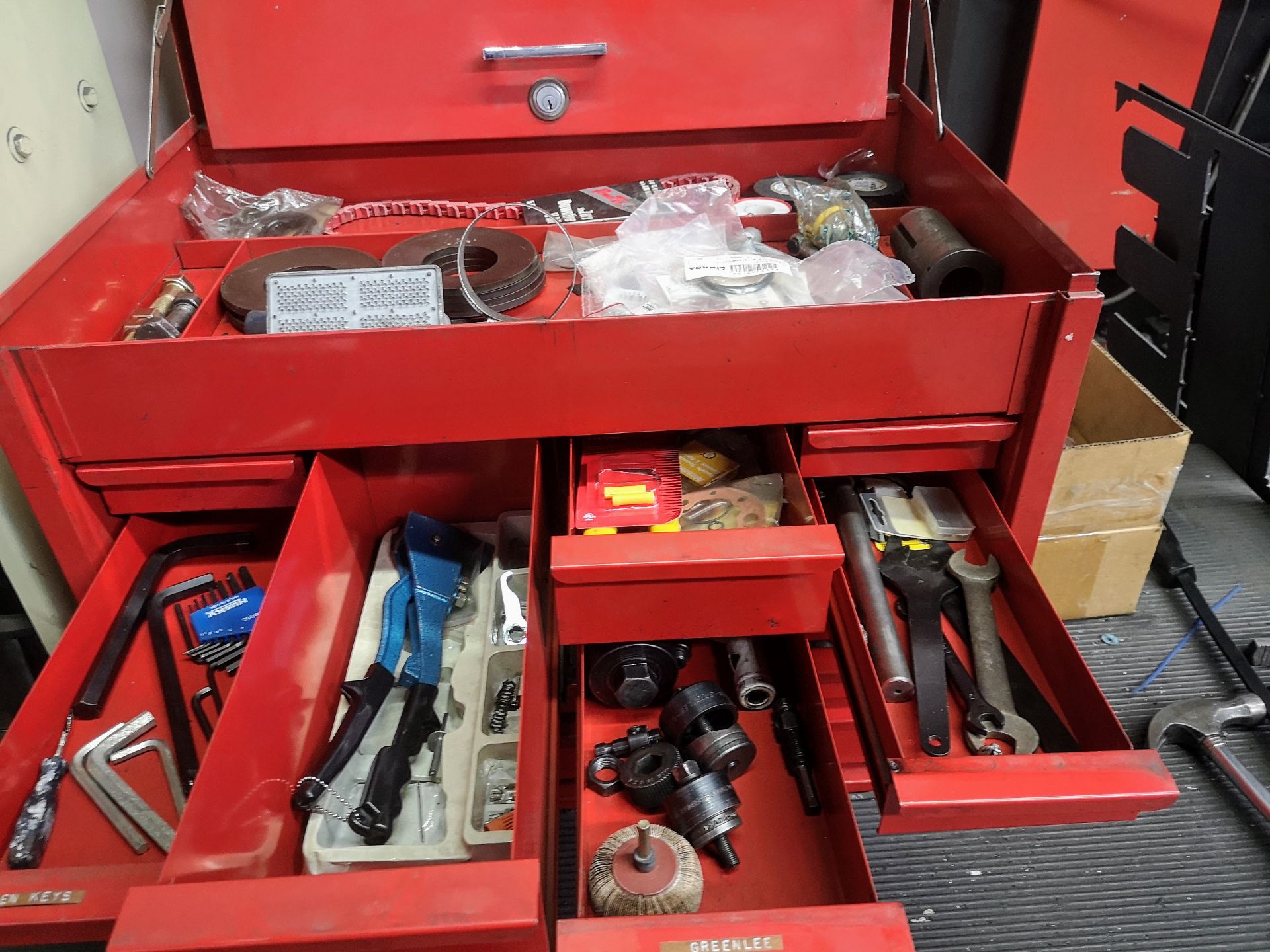SNAP-ON 12-DRAWER TOOL CHEST W/ CONTENTS - Image 2 of 3