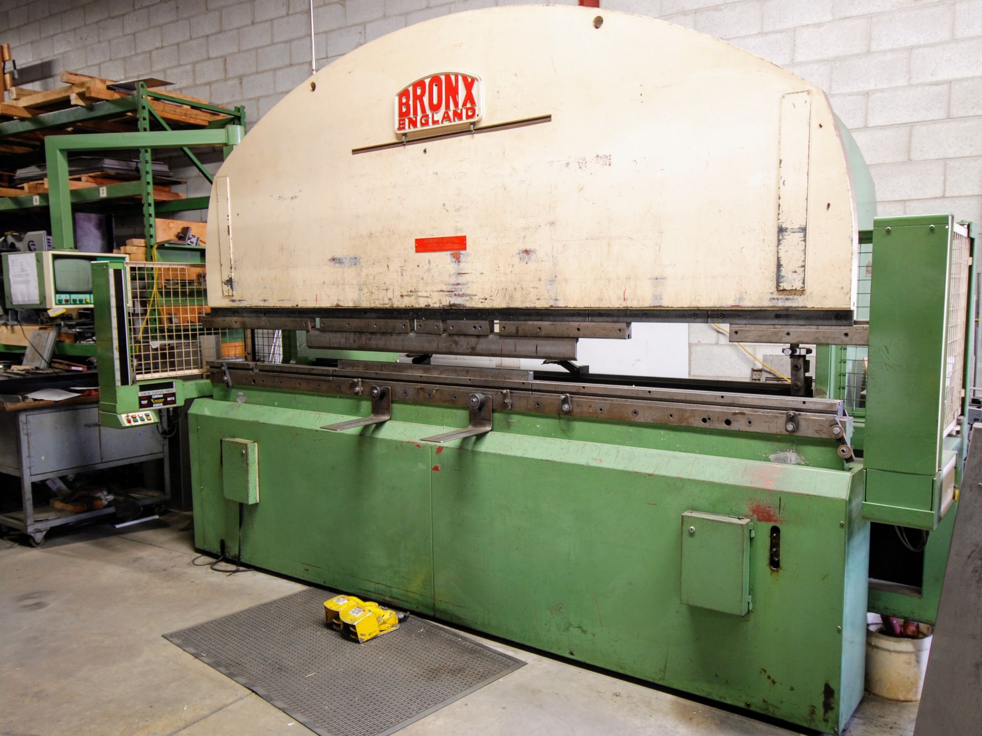 BRONX 110/35CNC/VDU HYDRAULIC PRESS BRAKE, 110 TON X 10' CAP., CNC CONTROL, MK III INFRA-RED LIGHT