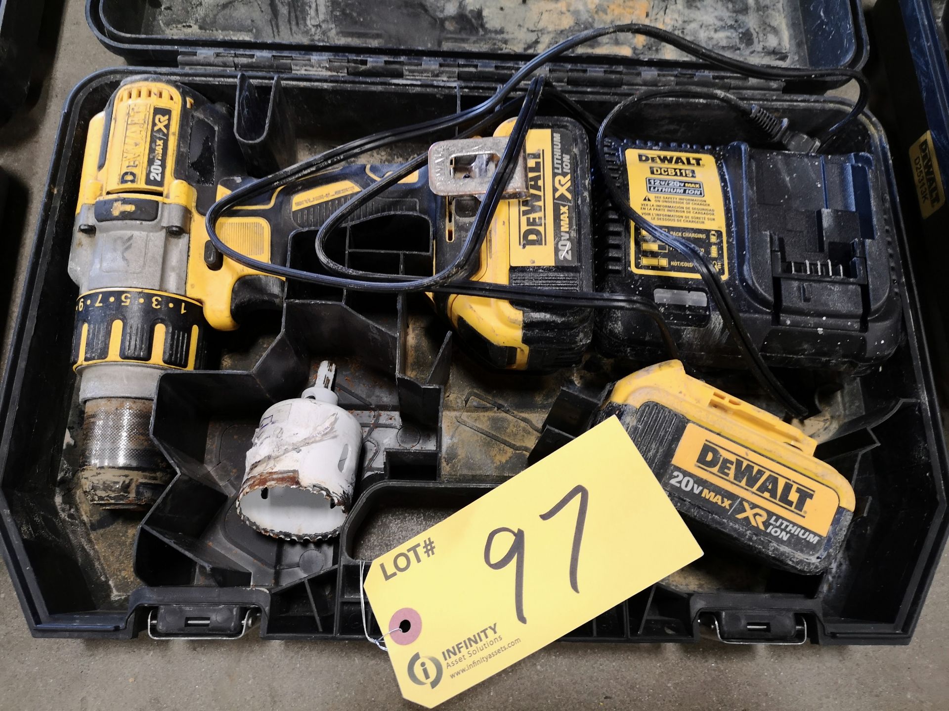 DEWALT 20V MAX DCD995 1/2" CORDLESS HAMMER DRILL W/ (2) BATTERIES AND CHARGER (LOCATED AT 1135