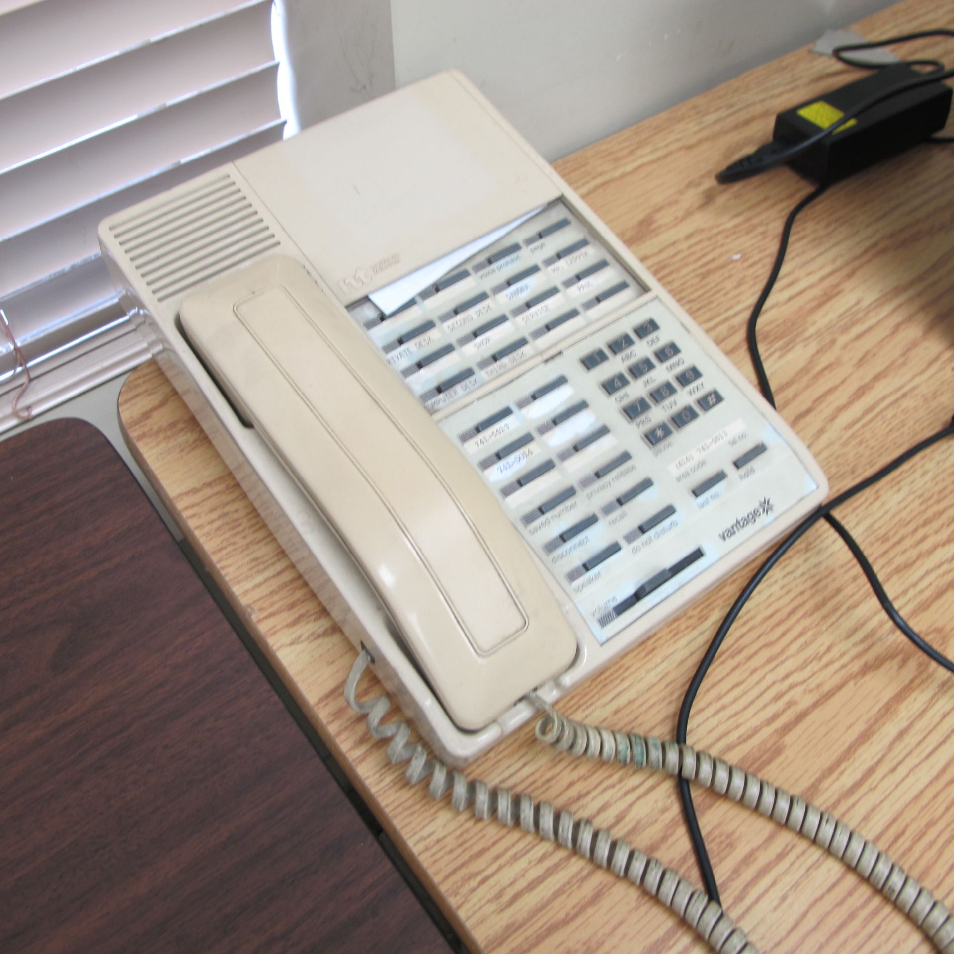 NORTEL NETWORKS VANTAGE 12 PHONE SYSTEM W/3 HANDSETS AND REALISTIC PLANT AMPLIFIER - Image 5 of 5