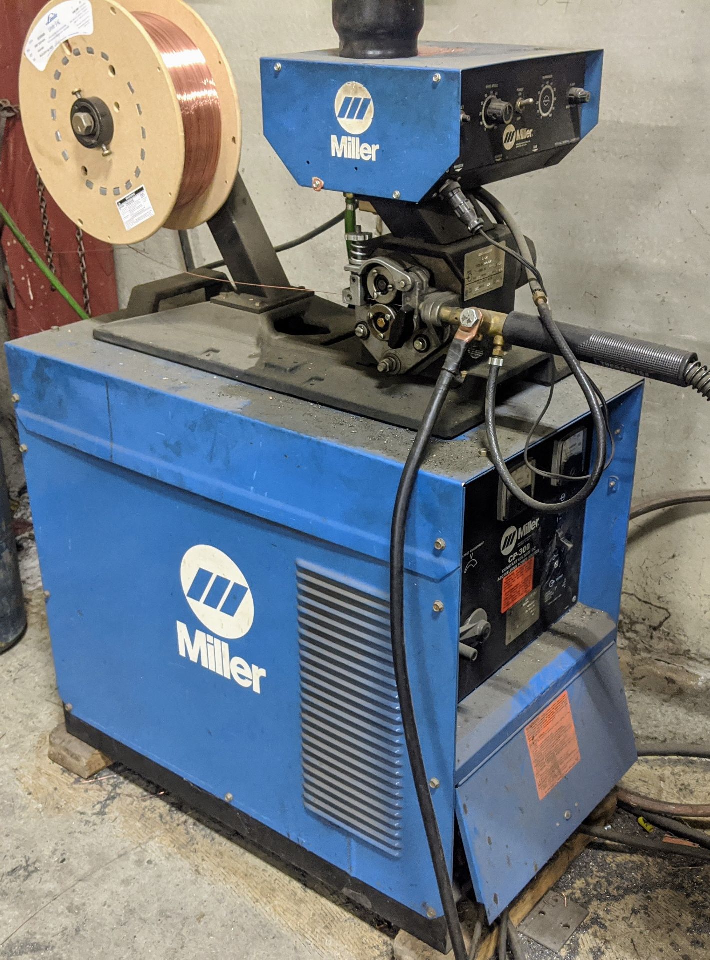 MILLER CP-300 CV-DC WELDING POWER SOURCE, W/MILLER WIRE FEEDER (NO TANKS) - Image 5 of 5