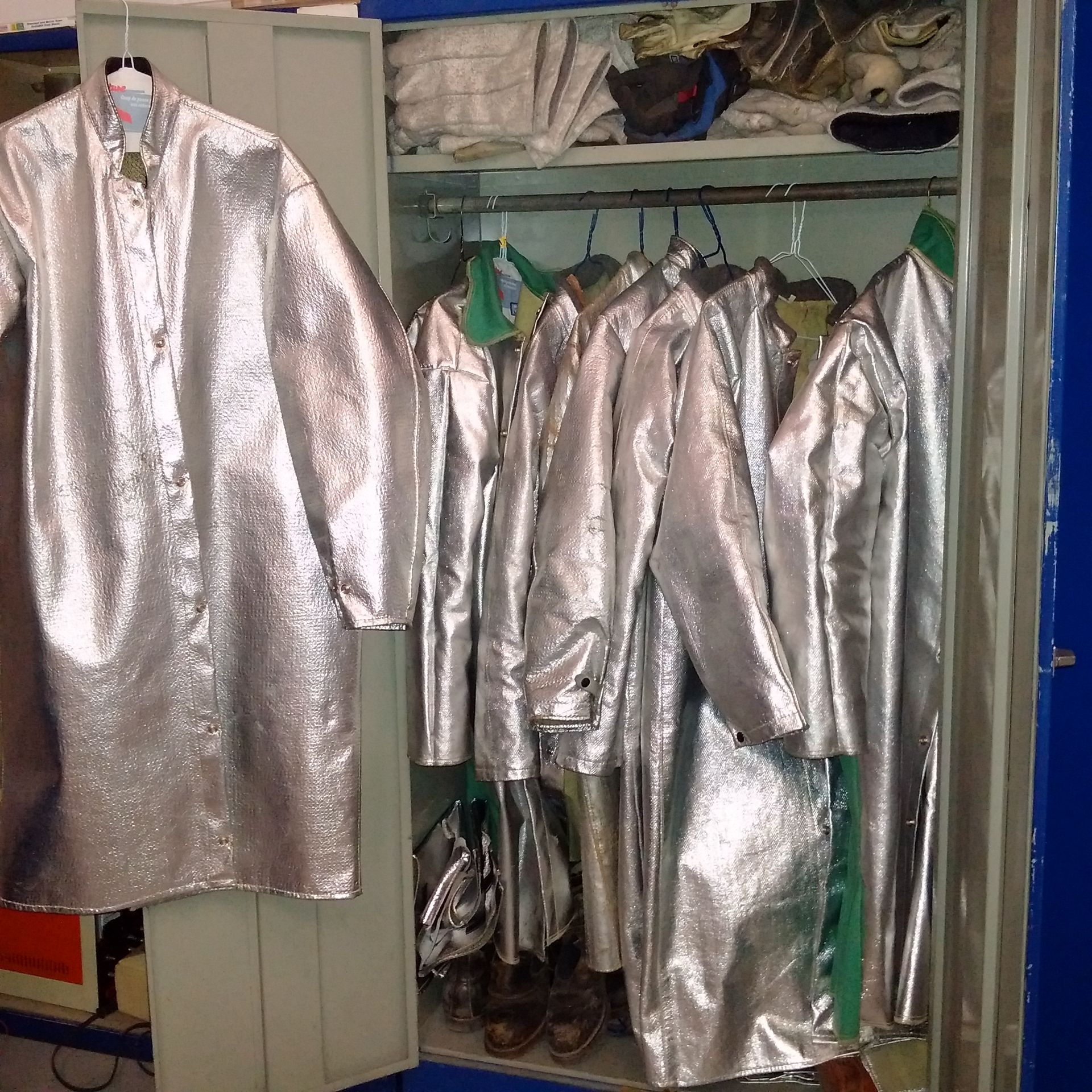 LOT - (6) ALUMINIZED SAFETY COATS PAID $3990