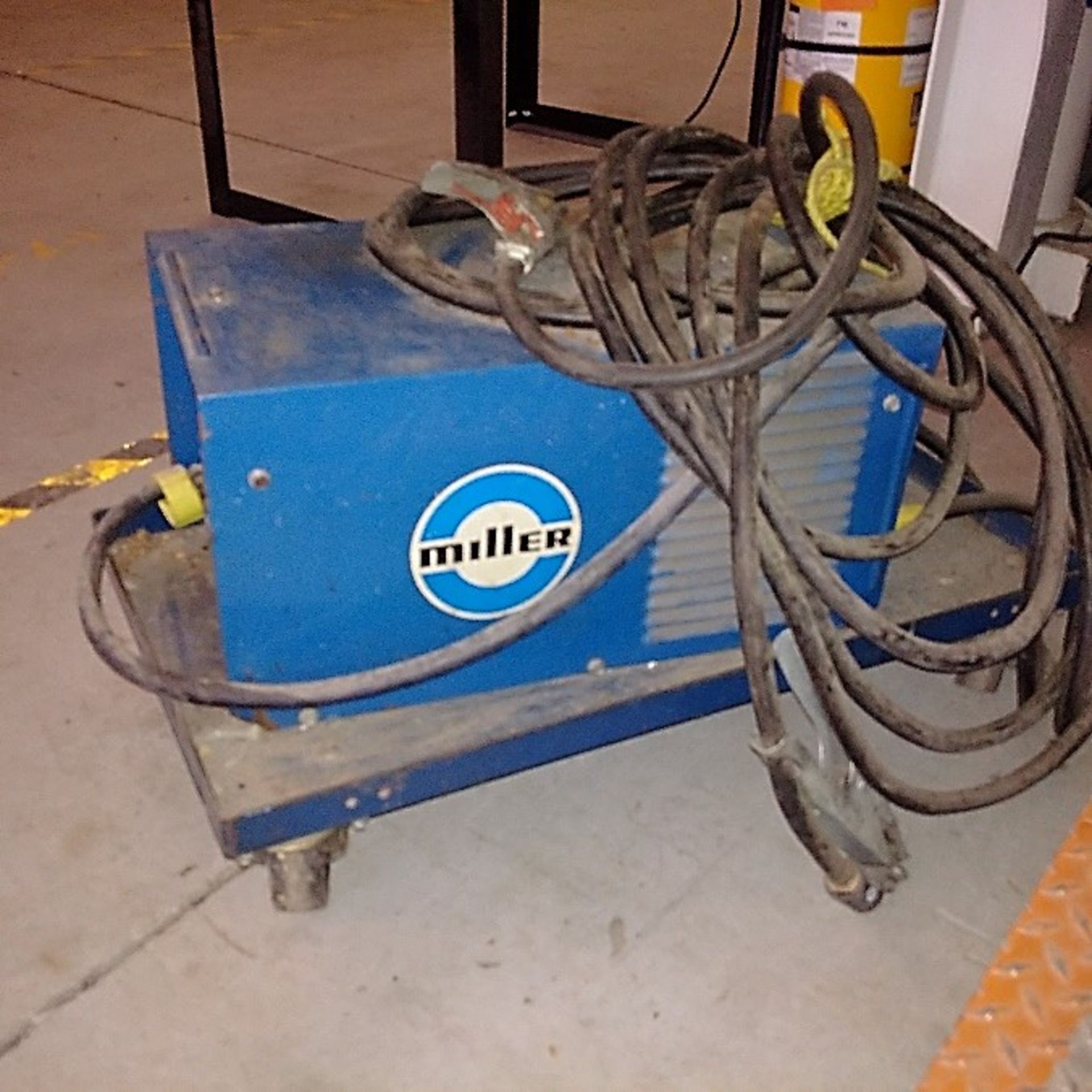 MILLER THUNDERBOLT 225 WELDER V230; Amps 45.5; KW 7.2; Monophase 60 Hz with portable cart - Image 2 of 3