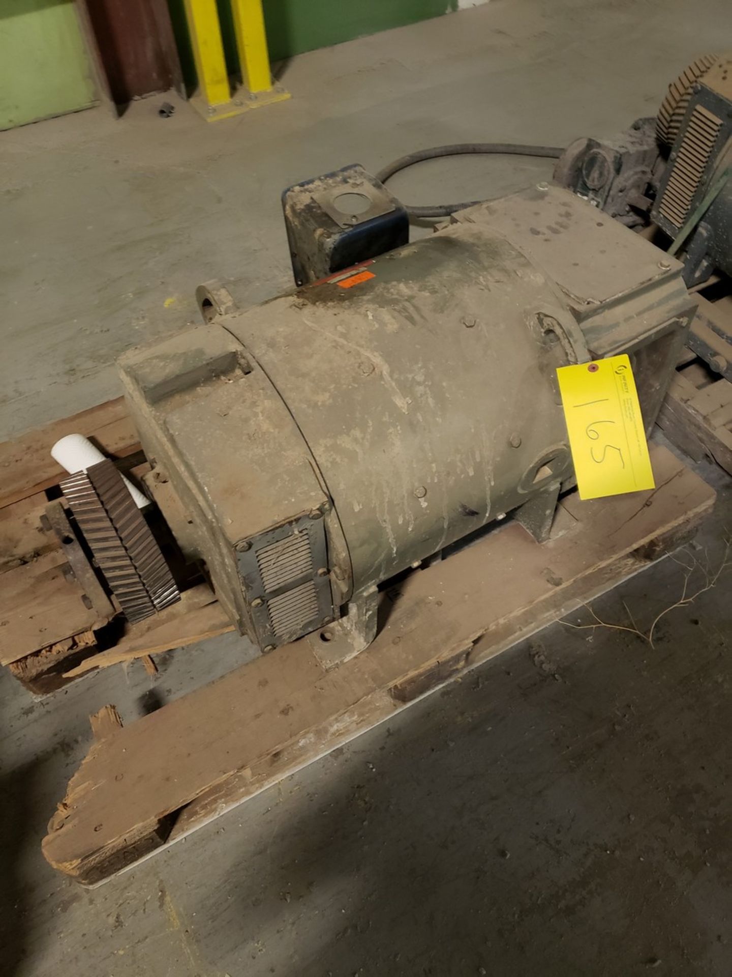 PALLET OF 1 GENERAL ELECTRIC 500 VOLT DC MOTOR 100 HP, 1750 RPM, CONDITION UN KNOWN (POLY STORAGE - Image 2 of 4