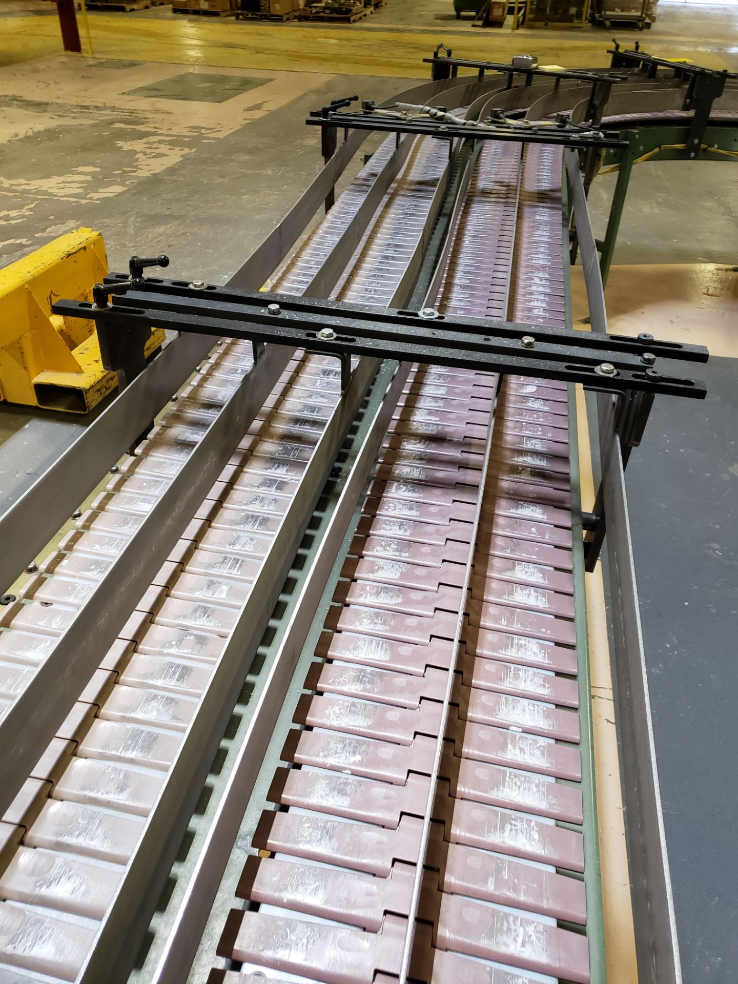 90 DEGREE CONVEYOR, 9' X 18' LONG, 4 LANE ADJUSTABLE RAILS (B2 LOG SAW DISCHARGE) - Image 3 of 3