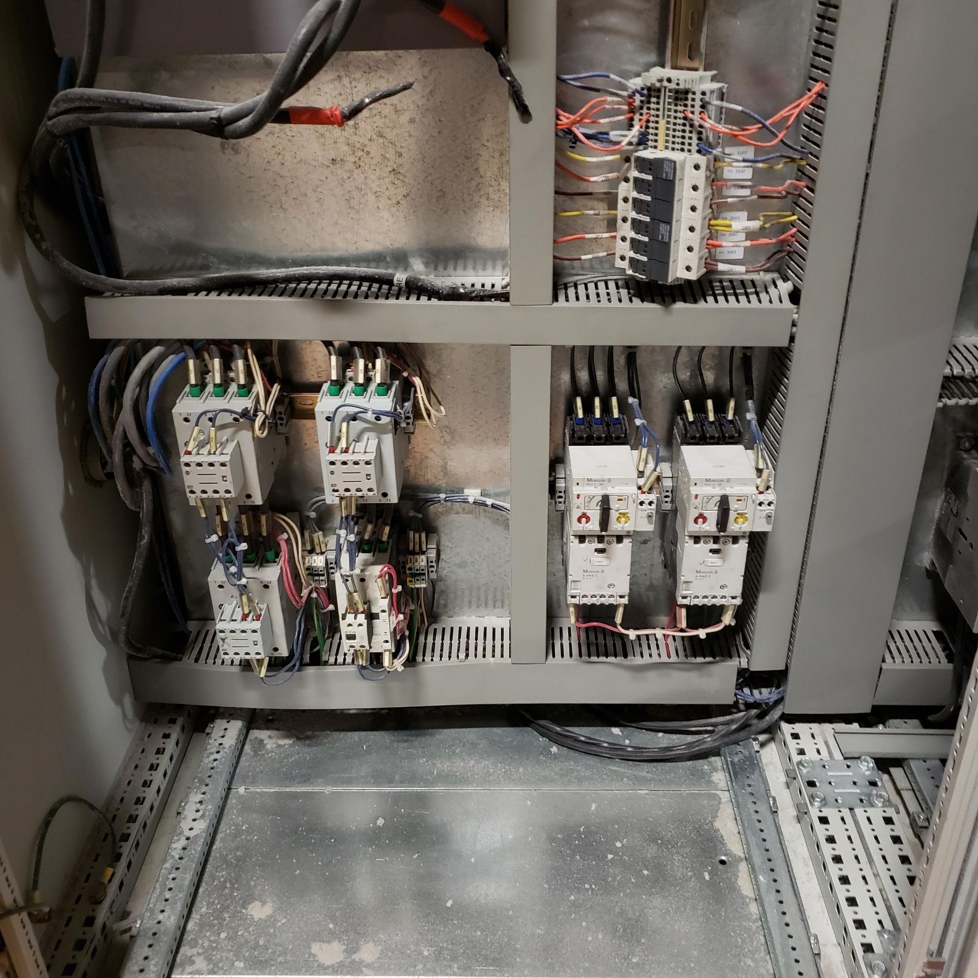 ELECTRICAL DRIVE CABINET FOR PRINTER EMBOSSER, BACKSTANDS, PLC, WITH CABLE TRAY AND CABLES (H2 - Image 21 of 24