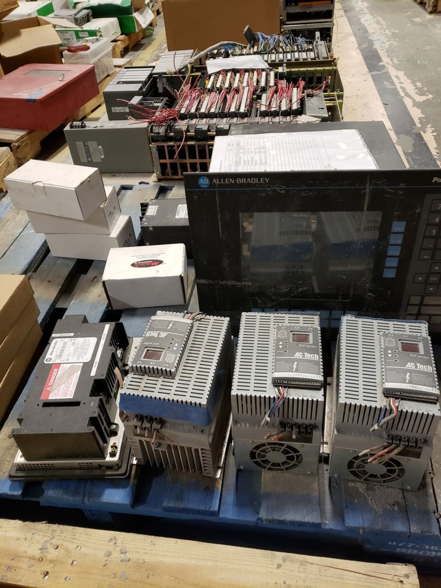 PALLET OF ELECTRICAL PARTS, ALLEN BRADLEY PANEL VIEW 600, 1200, VARIABLE SPEED AC MOTOR DRIVE,