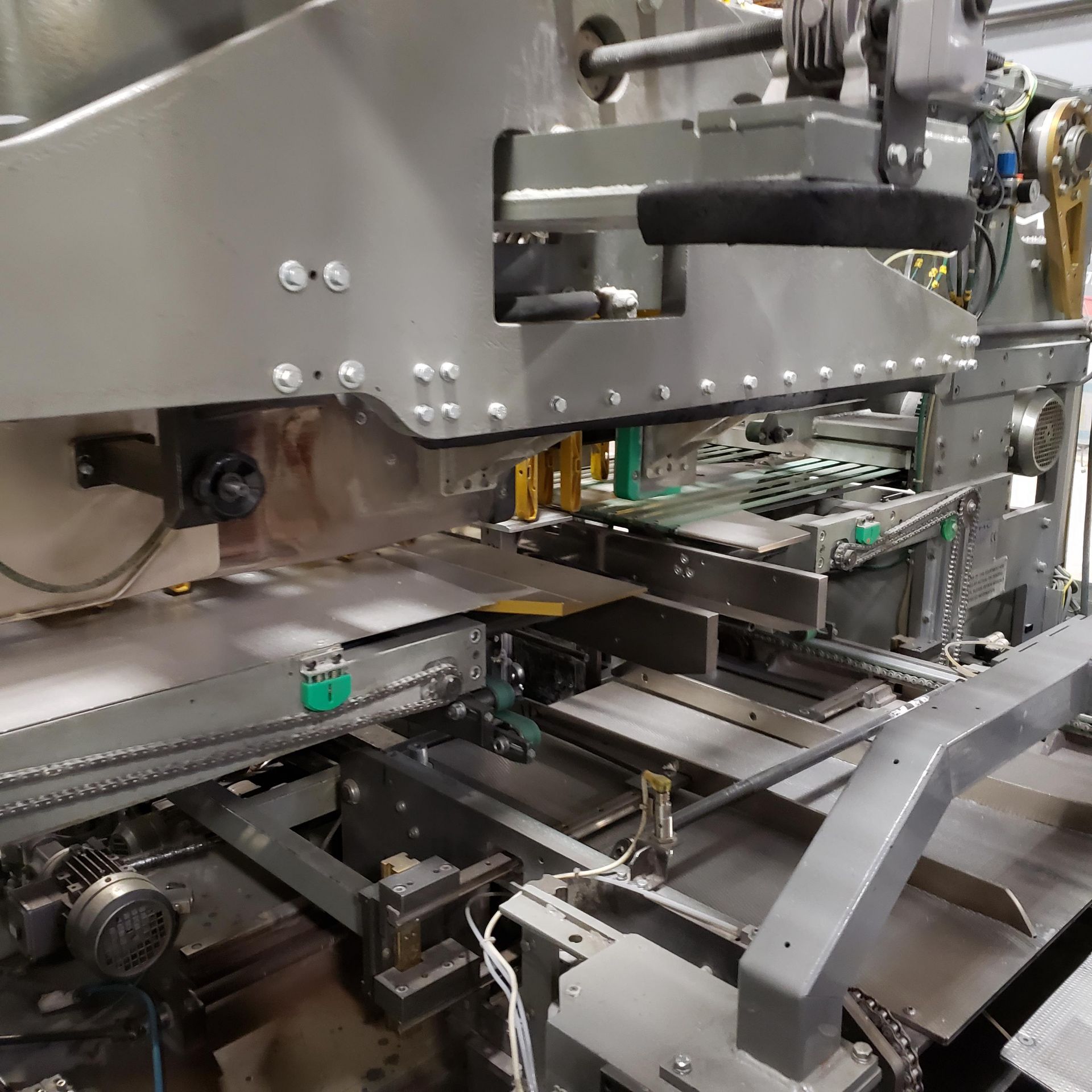 TMC UNO TISSUE WRAPPER, MACHINE #A3687, 4 LANE INFEED. (B2 UNO WRAPPER) - Image 9 of 17