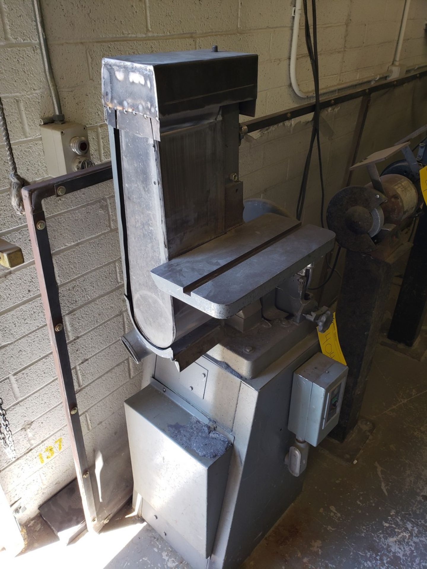 UNKNOWN BRAND VERTICAL AND DISC SANDER, (MACHINE SHOP)