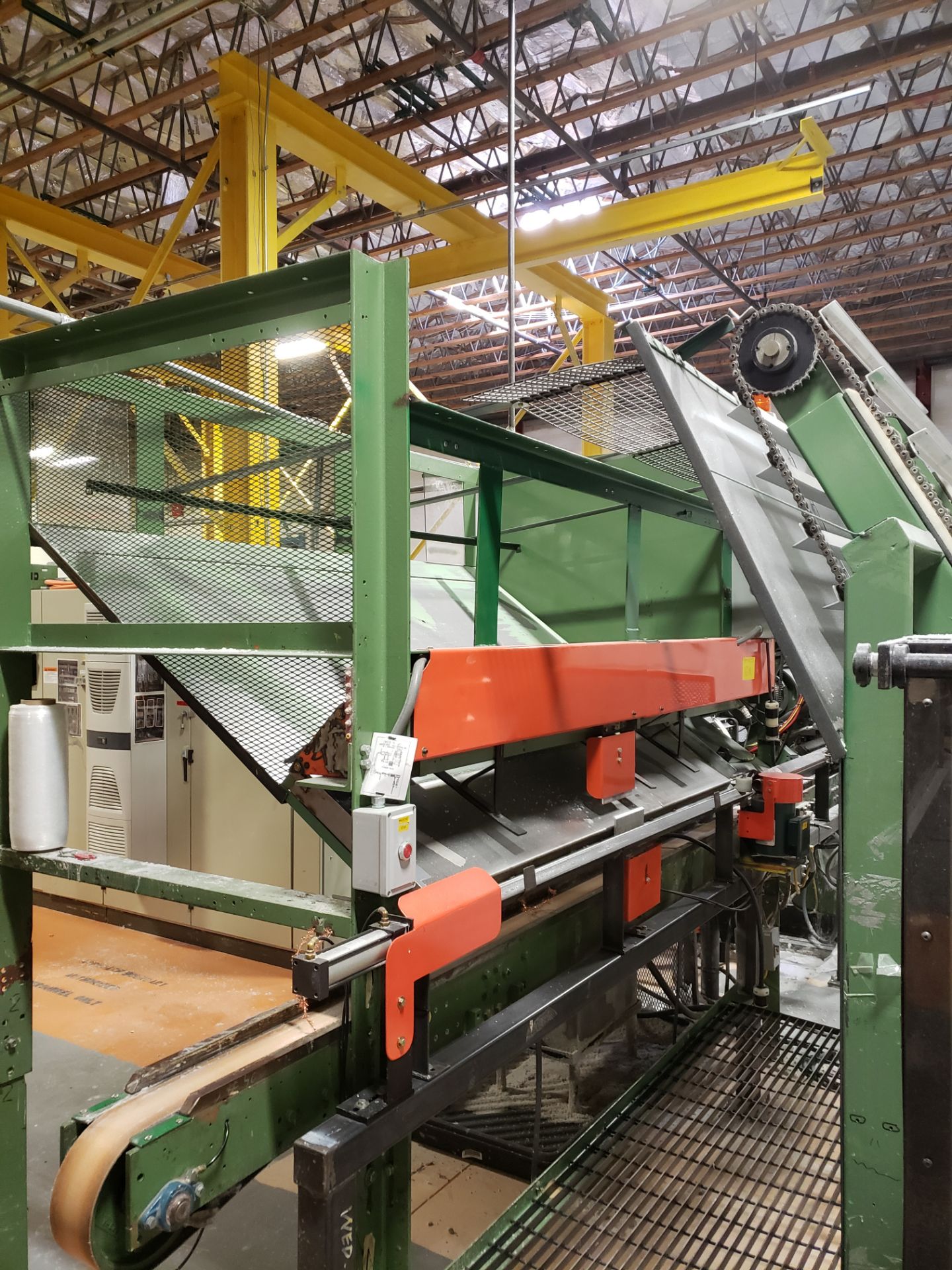 CORE ELEVATOR, HOPPER, WITH WHITE CART AND CONVEYOR UNDER HOPPER (B2 LINE) - Image 3 of 3