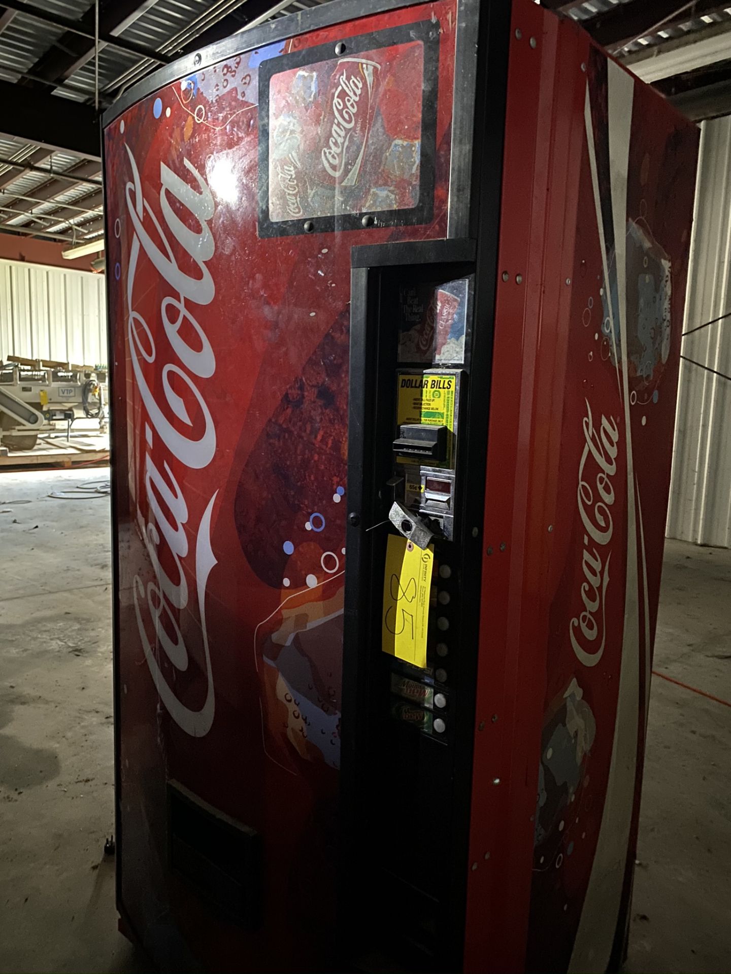 Coca Cola Vending machine. S/N 01167. Dixie-Narco S/N 0318-6090CQ. Model DNCB 501CC/280-7 - Image 2 of 6