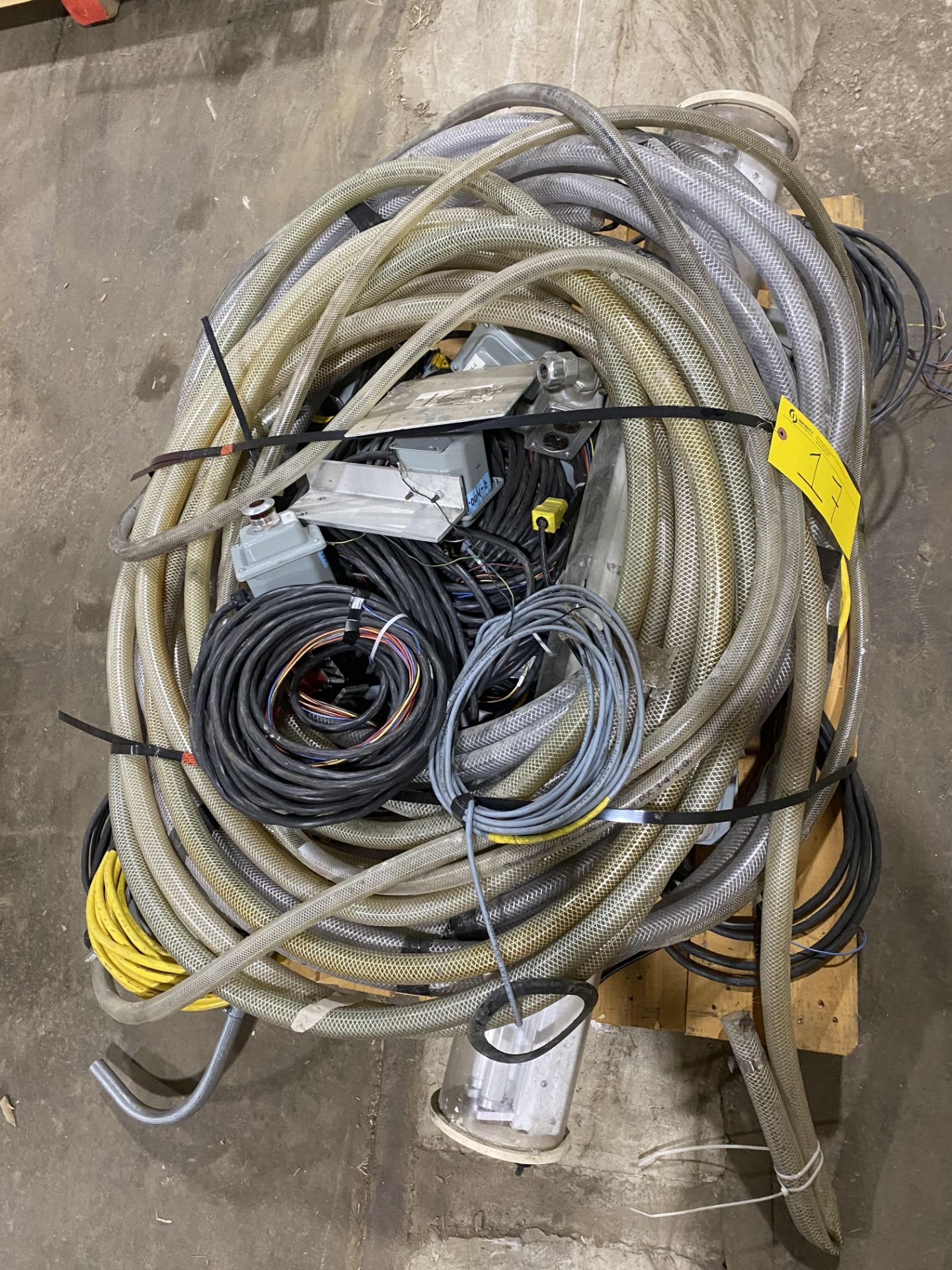 Pallet of miscellaneous electrical. (P3) - Image 5 of 5