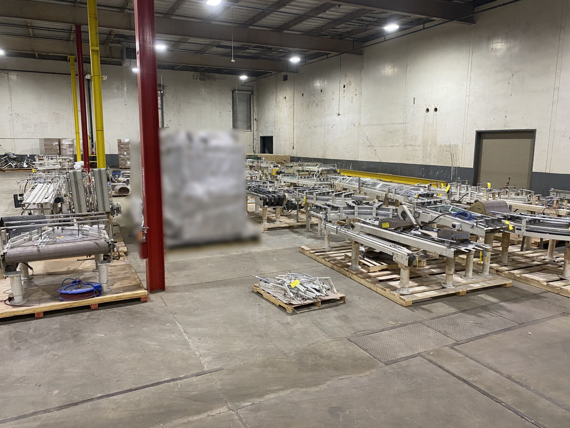 LARGE LOT ASST. 4 & 2 LANE VTP PRODUCT CONVEYOR (P3)