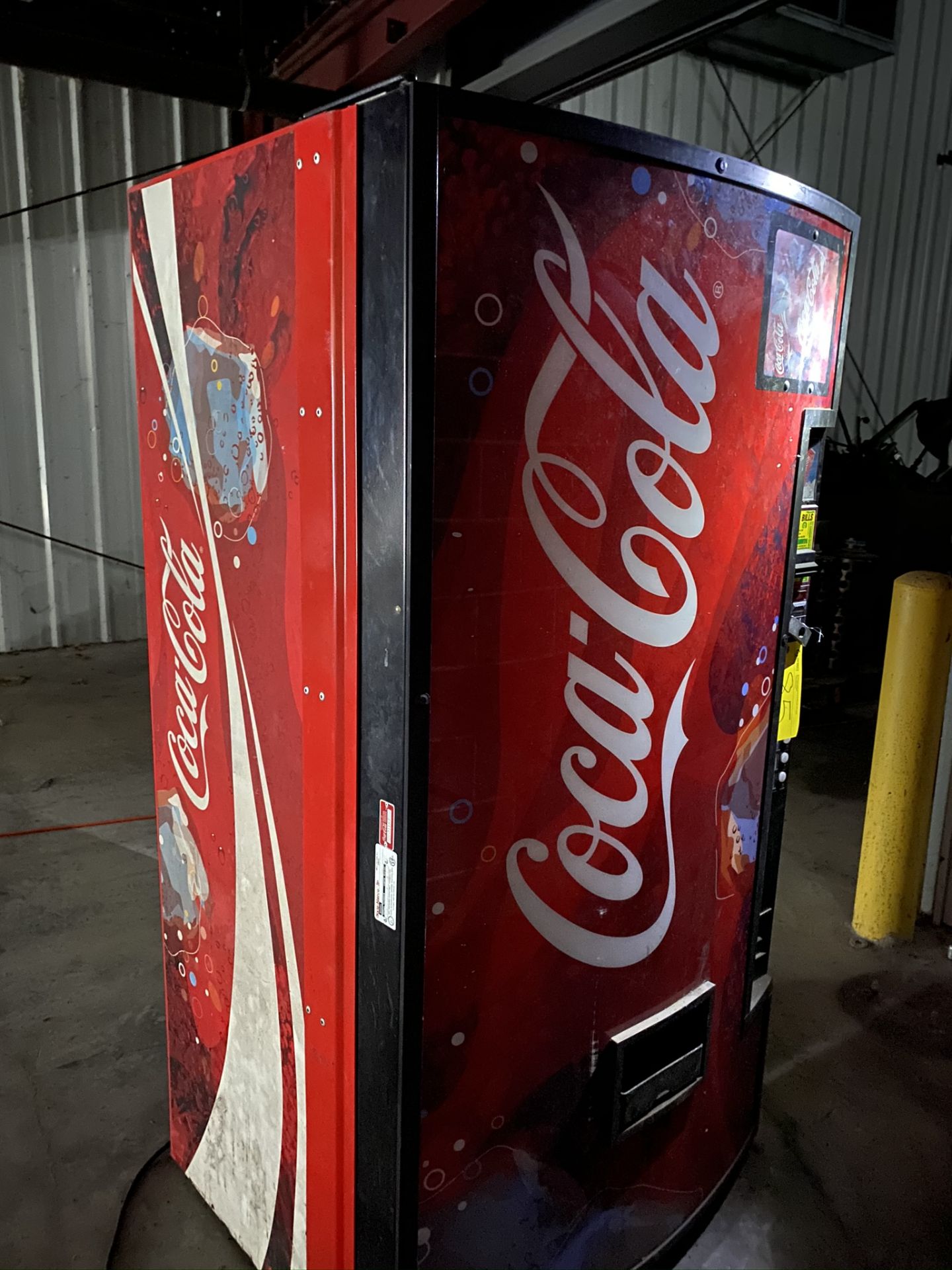 Coca Cola Vending machine. S/N 01167. Dixie-Narco S/N 0318-6090CQ. Model DNCB 501CC/280-7