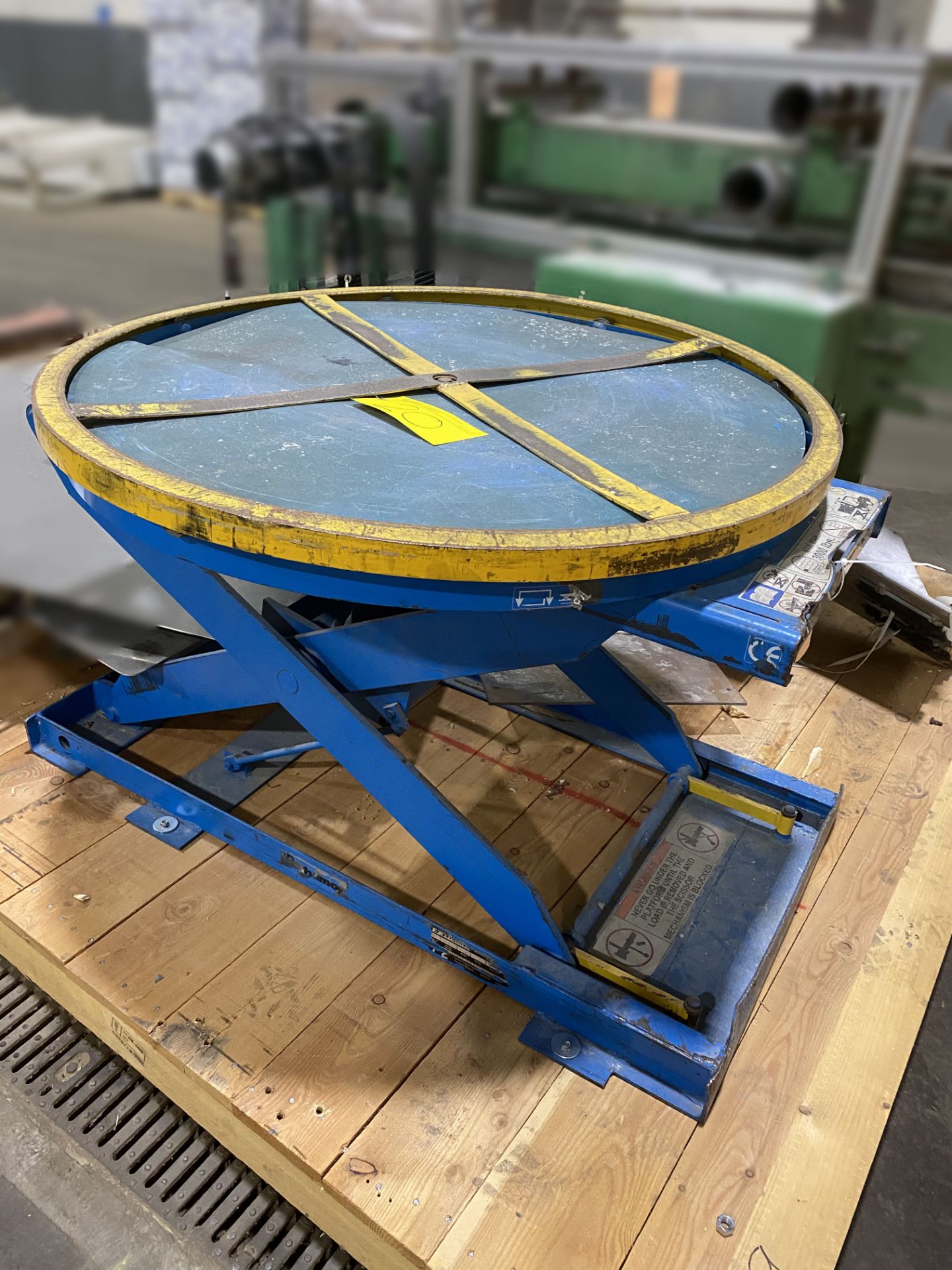 SCISSOR LIFT TABLE, 3,000LB CAP.