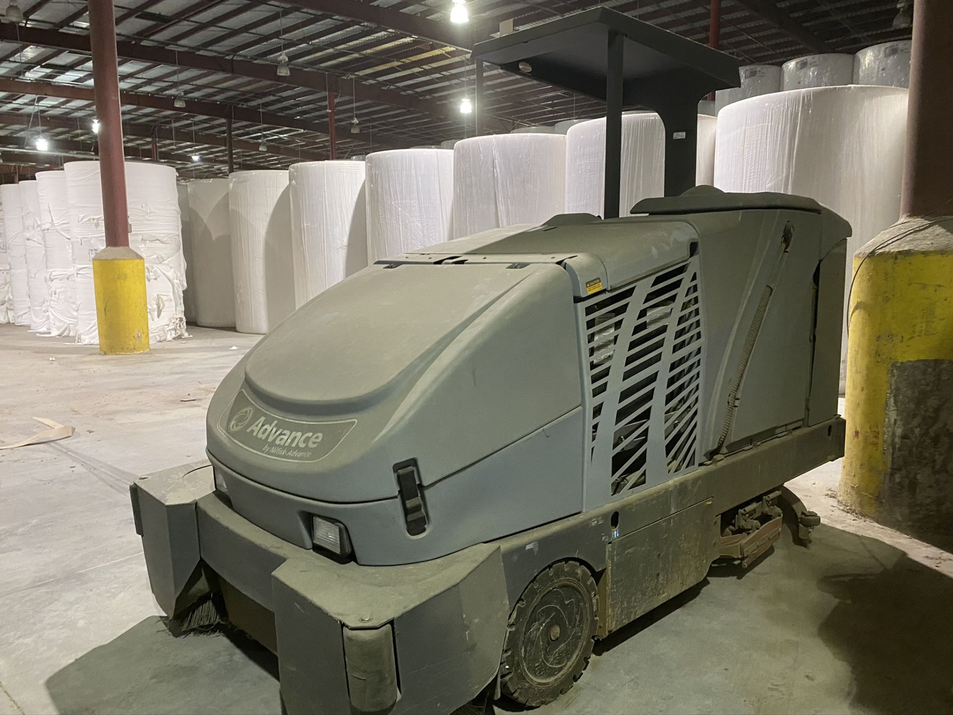 Captor 4800 floor cleaning zamboni. Type E. S/N 2062957. (WH-E) - Image 2 of 5