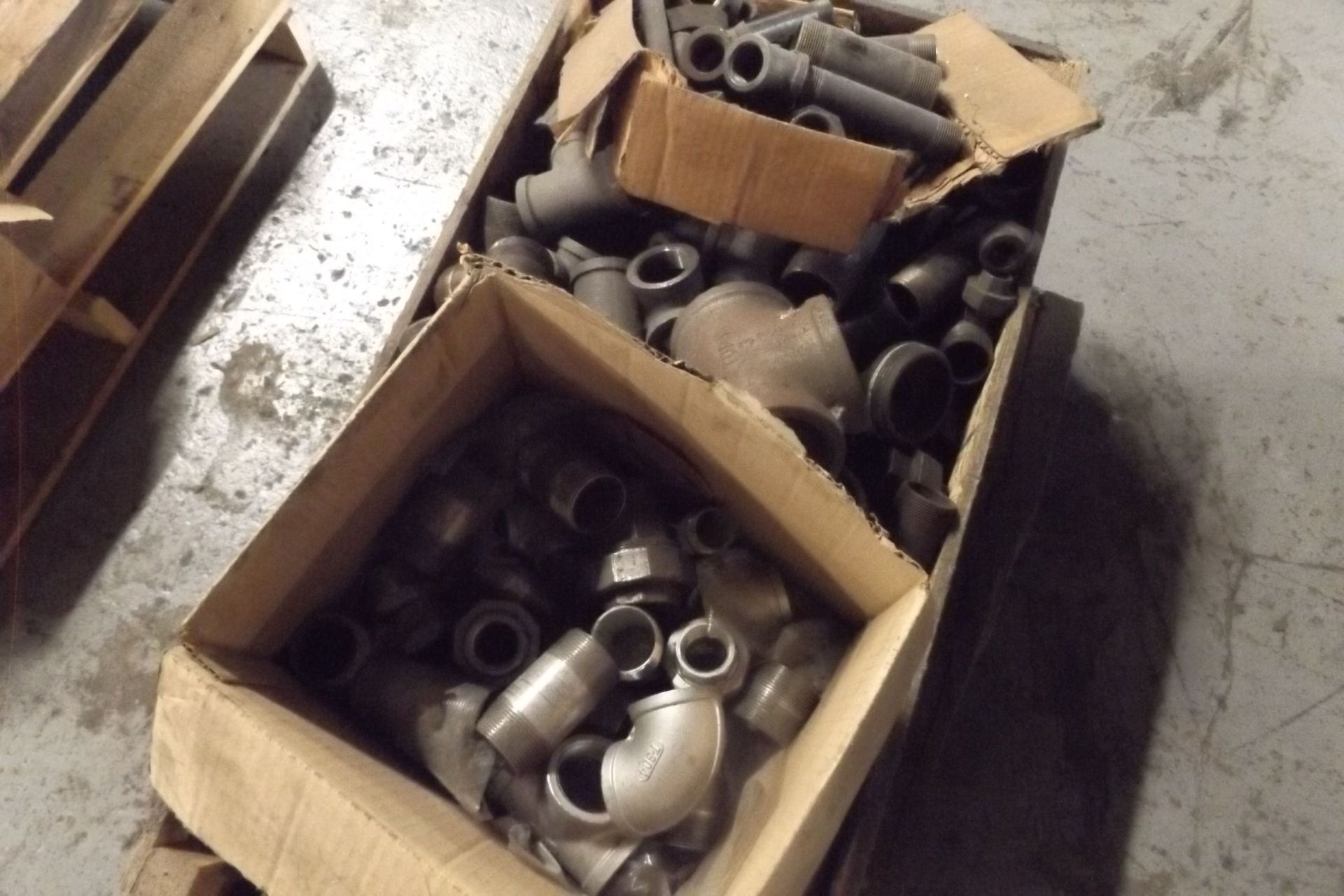 LOT OF ASSORTED PIPE FITTINGS (MAINT SHOP) - Image 3 of 3