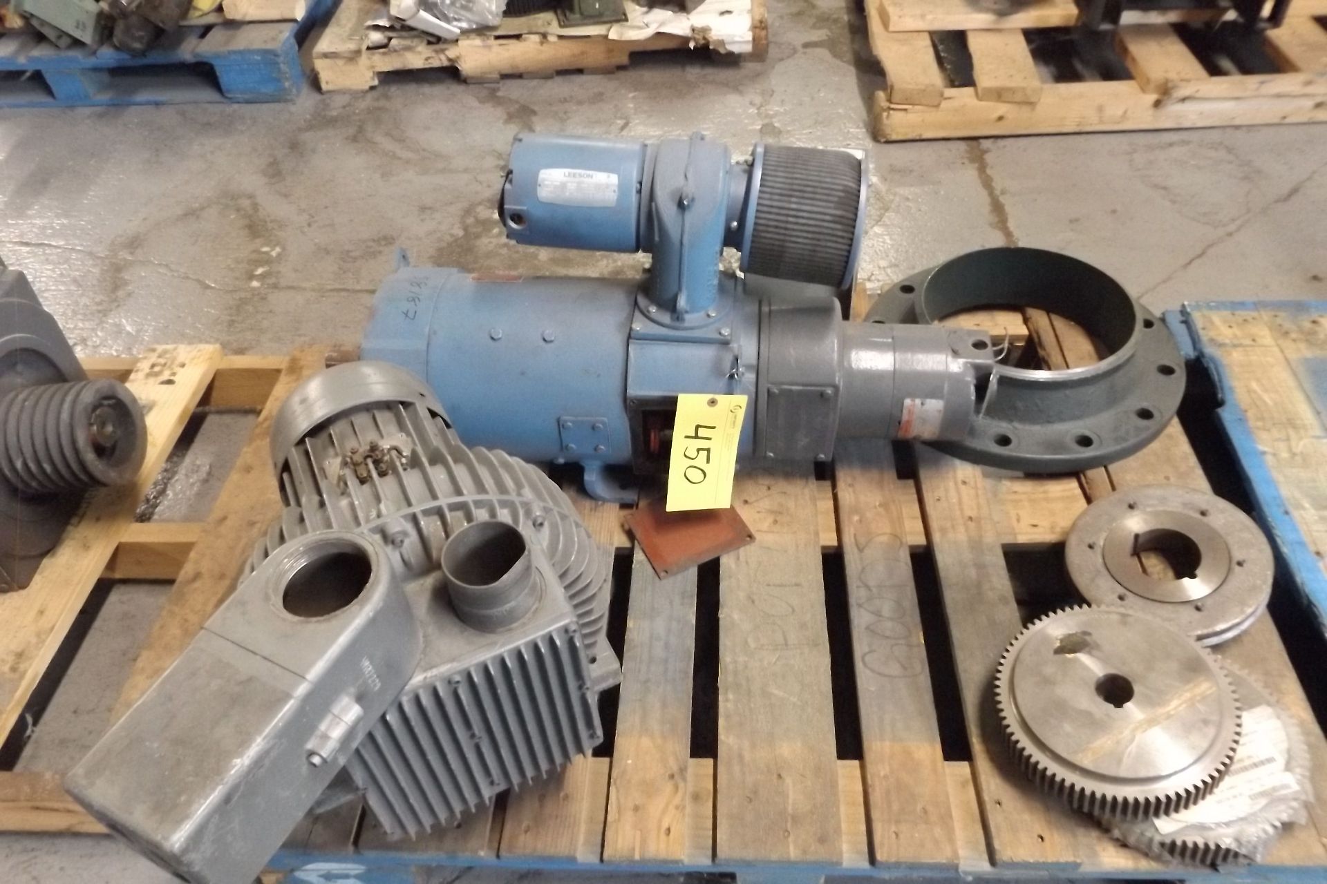 LOT OF 1 U.S. ELECTRIC MOTOR, 240V DC, 2194T: FRAME, CW/ BLOWER MOTOR (NO TECHNICAL INFO