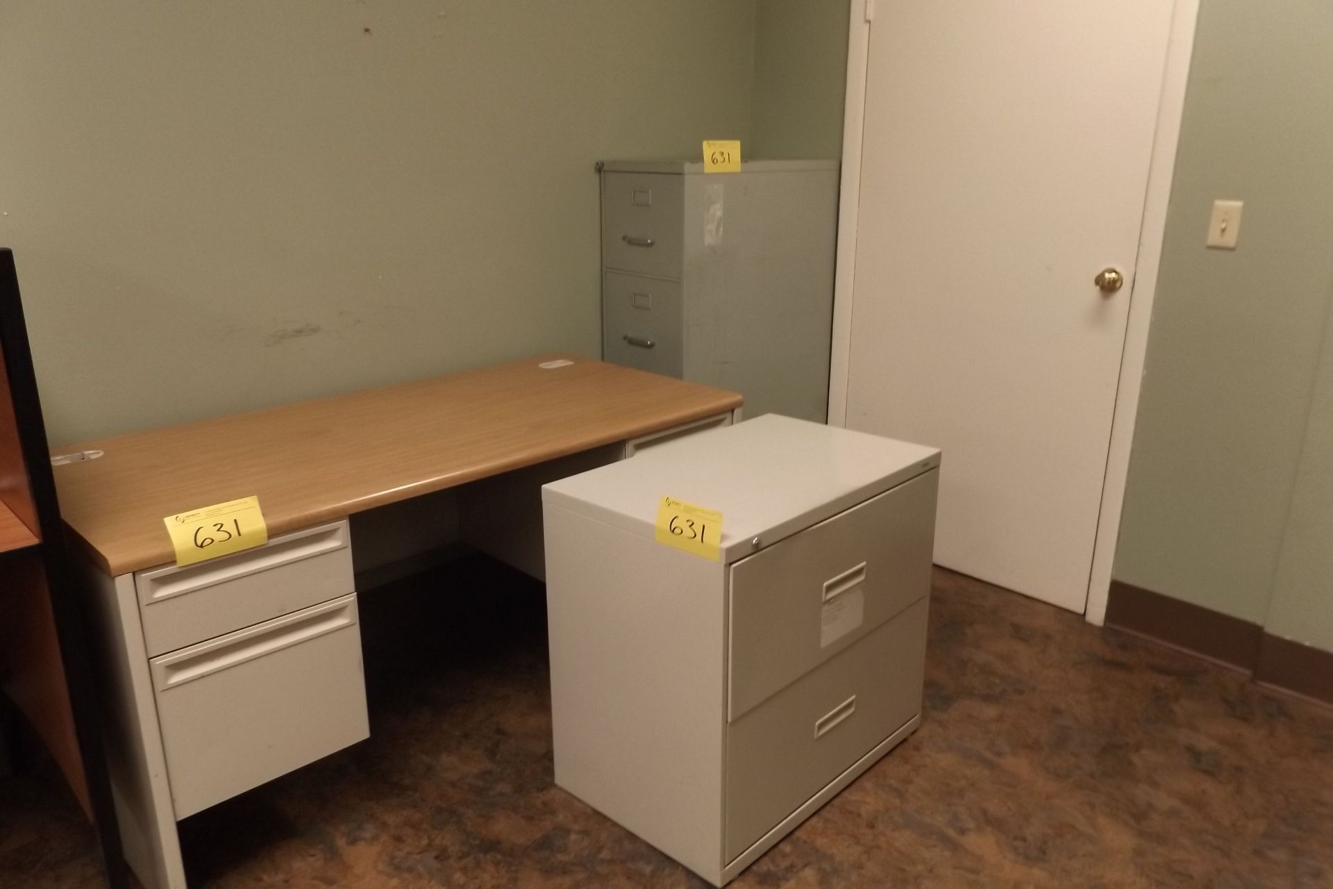 LOT OF ASSORTED OFFICE FURNITURE ,INCLUDED ARE, 1 DESK, 3 METAL FILLING CABINETS, 1 SMALL METAL