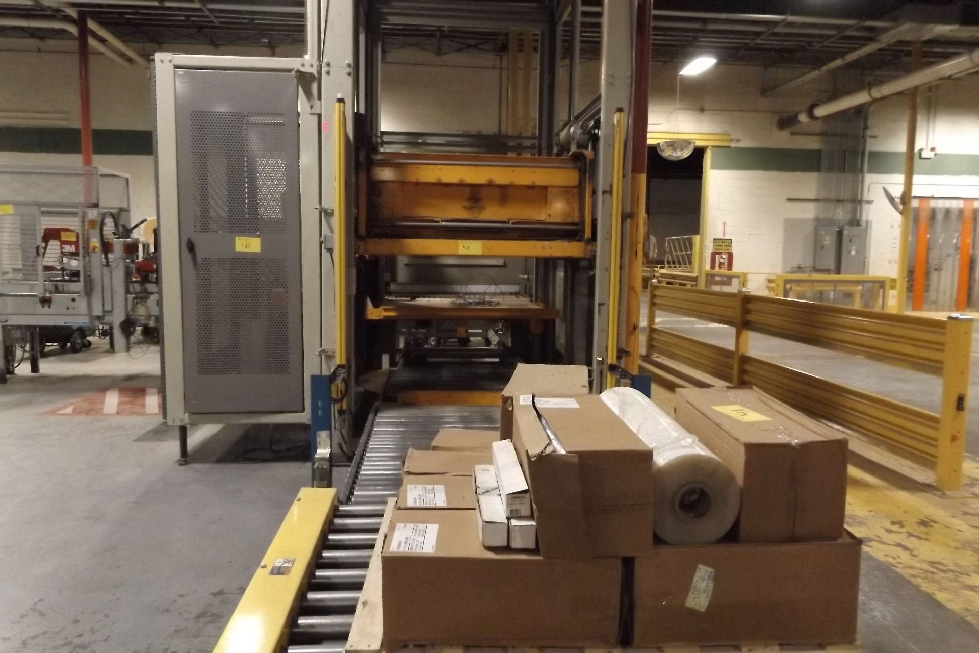 Top Tier Robot Palletizer, bottom up stacking pattern, CW/ SICK M 4000 ADVANCED 6' LIGHT CURTAIN, - Image 8 of 9