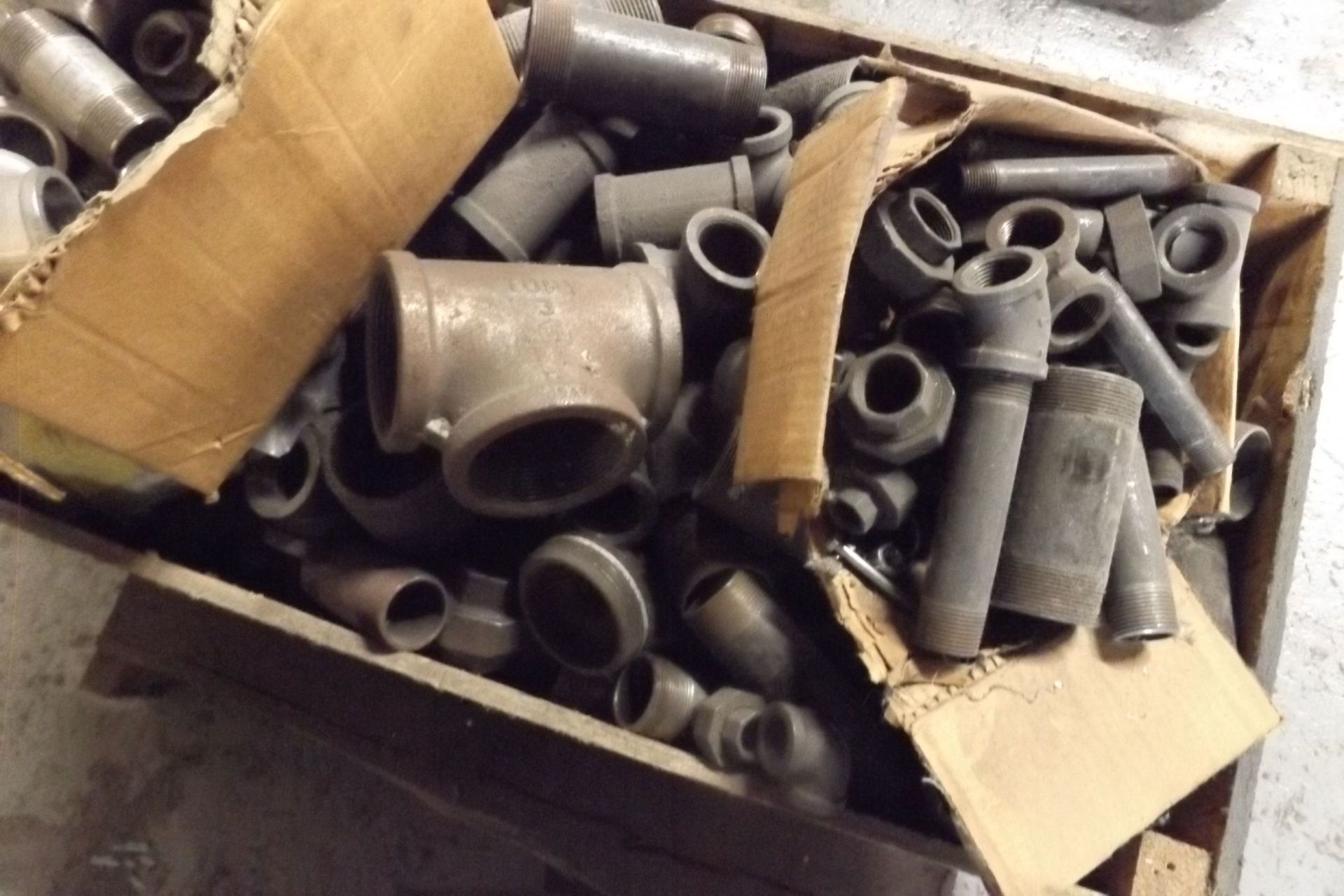 LOT OF ASSORTED PIPE FITTINGS (MAINT SHOP) - Image 2 of 3