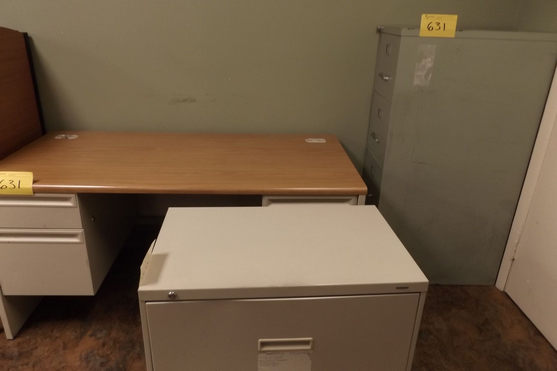 LOT OF ASSORTED OFFICE FURNITURE ,INCLUDED ARE, 1 DESK, 3 METAL FILLING CABINETS, 1 SMALL METAL - Image 2 of 4