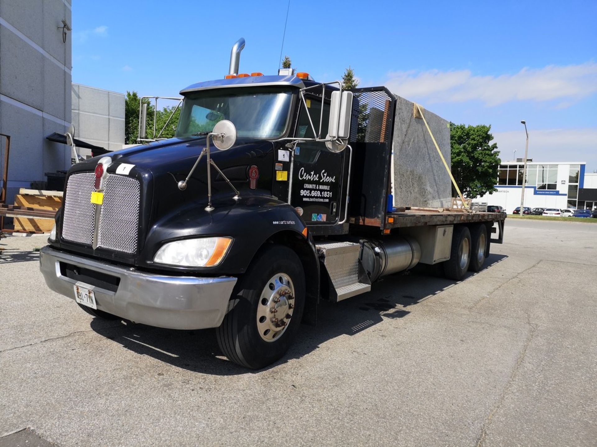 2011 KENWORTH TRUCK MODEL T370 AXEL 2 DIESEL, BLACK, 23 FEET FLAT TRUCK, 375,150 KMS, ENGINE MODEL - Image 2 of 22