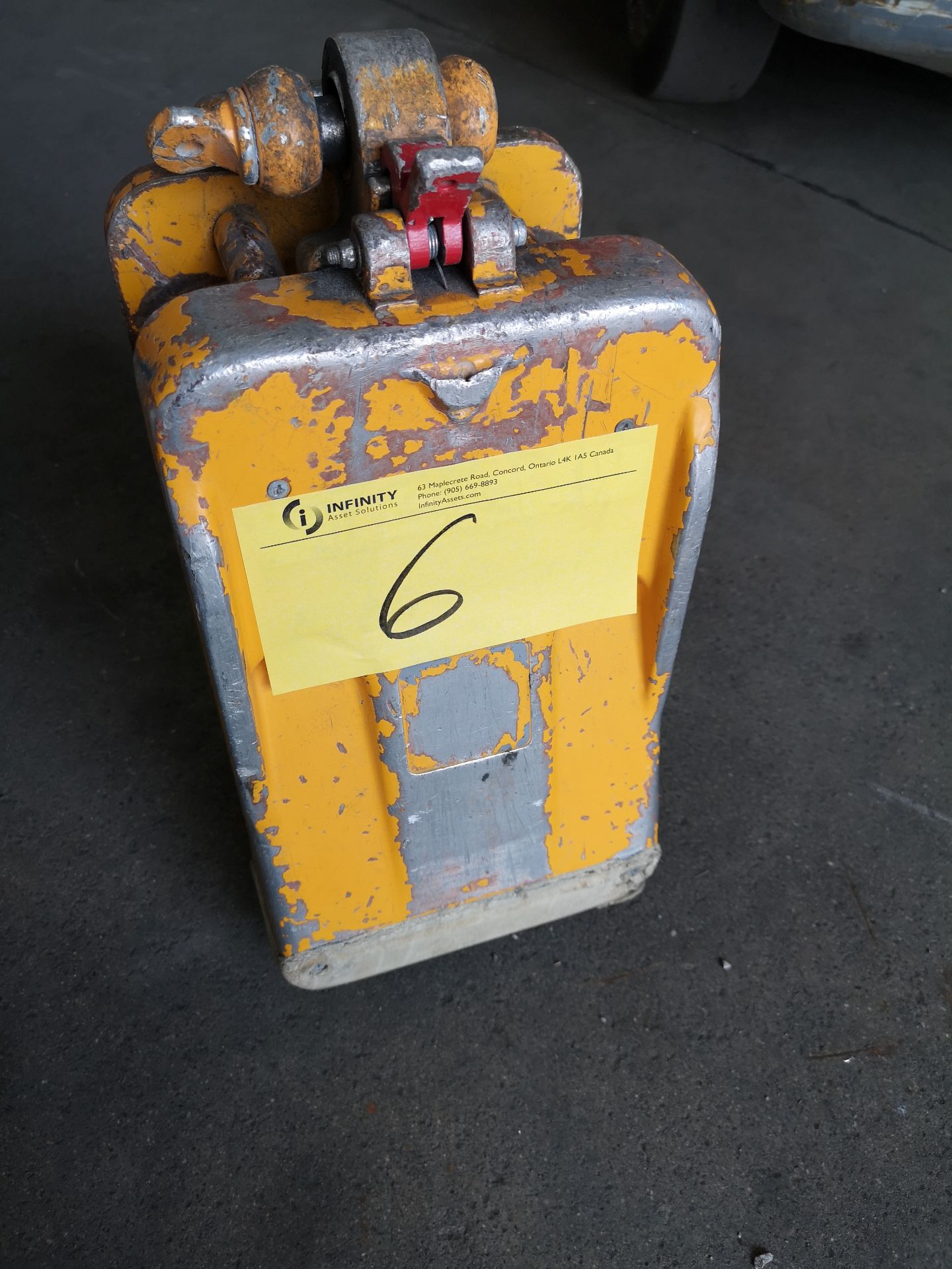 PLATE GRABBER/CLAMP, 2,100LB CAP. (NOTE: SUBJECT TO LATE REMOVAL, PICKUP ON JUNE 30TH)