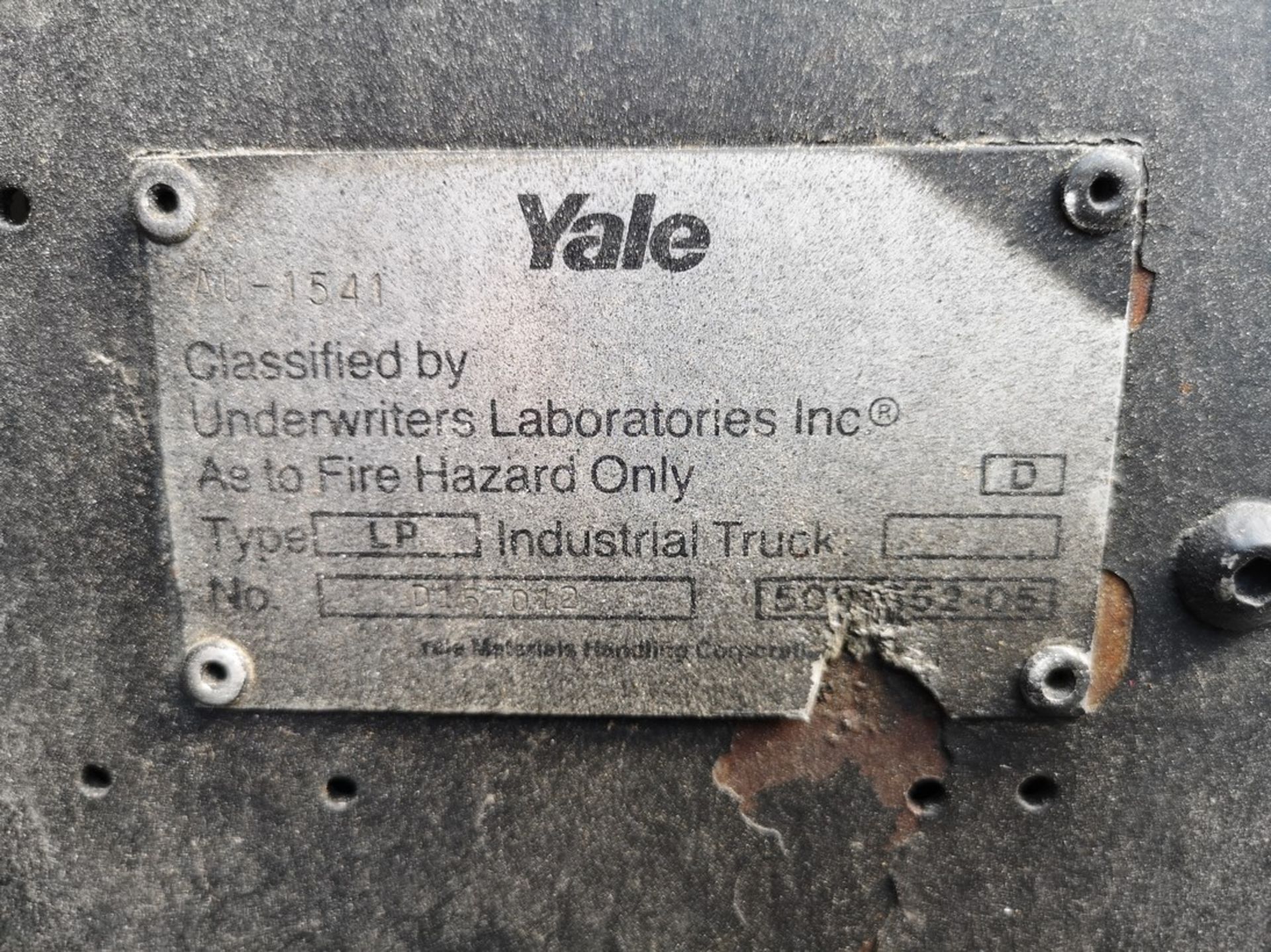 YALE PROPANE FORKLIFT MODEL GLCO8LMGAF085, TYPE LP, 8,000 LBS CAP. (NOTE: SUBJECT TO LATE REMOVAL, - Image 7 of 8