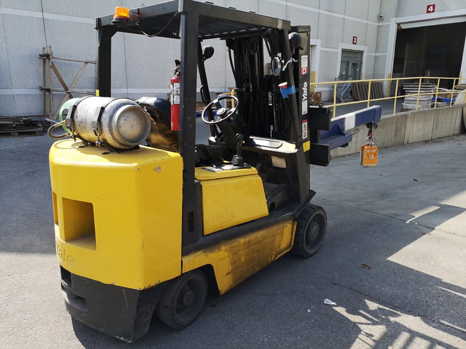 YALE PROPANE FORKLIFT MODEL GLCO8LMGAF085, TYPE LP, 8,000 LBS CAP. (NOTE: SUBJECT TO LATE REMOVAL, - Image 3 of 8