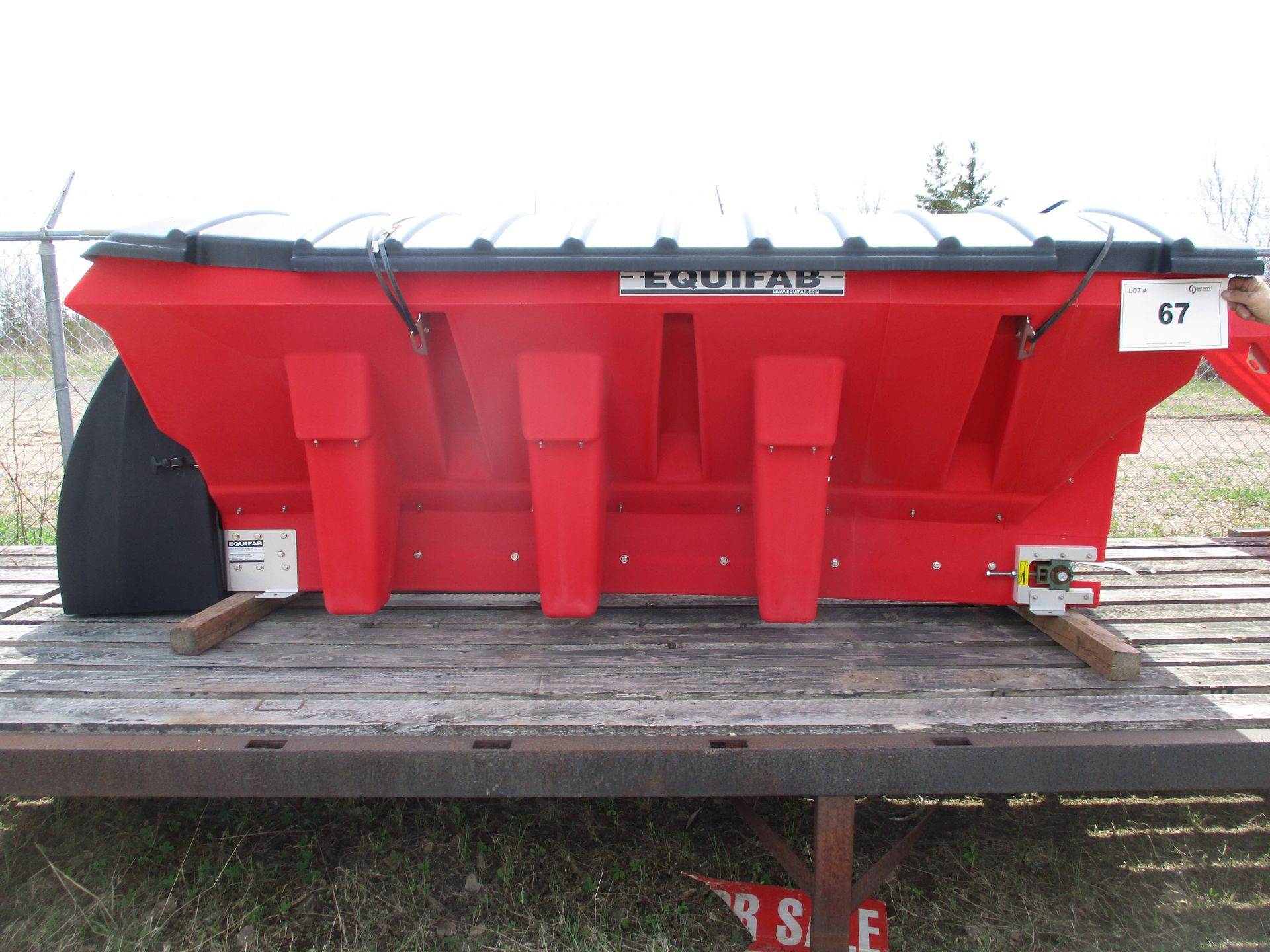 EQUIFAB POLYETHYLENE SALT AND SAND SPREADER SERIAL NUMBER: P210DL1910144