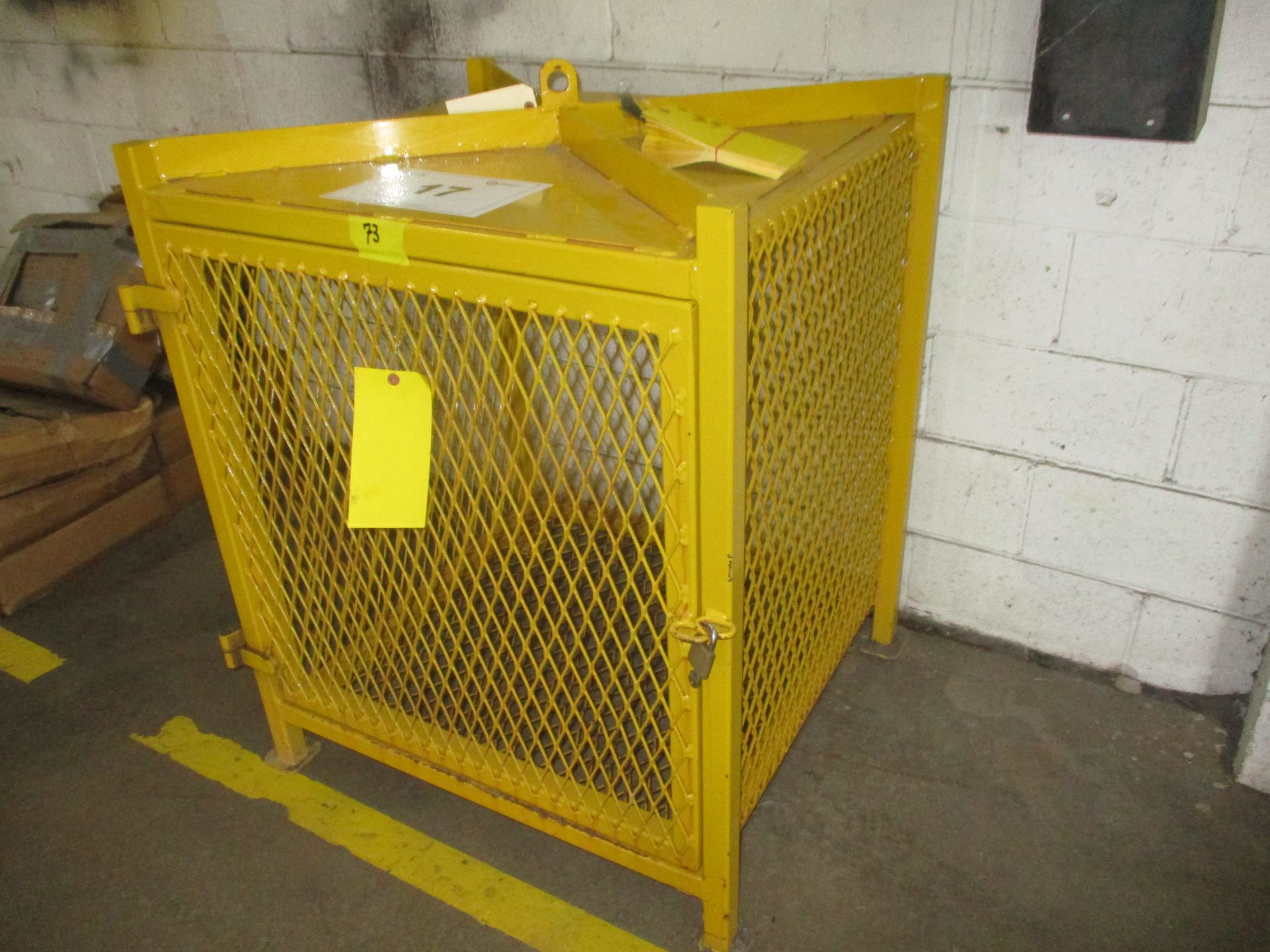 LOCKABLE STORAGE CAGE YELLOW - Image 2 of 2