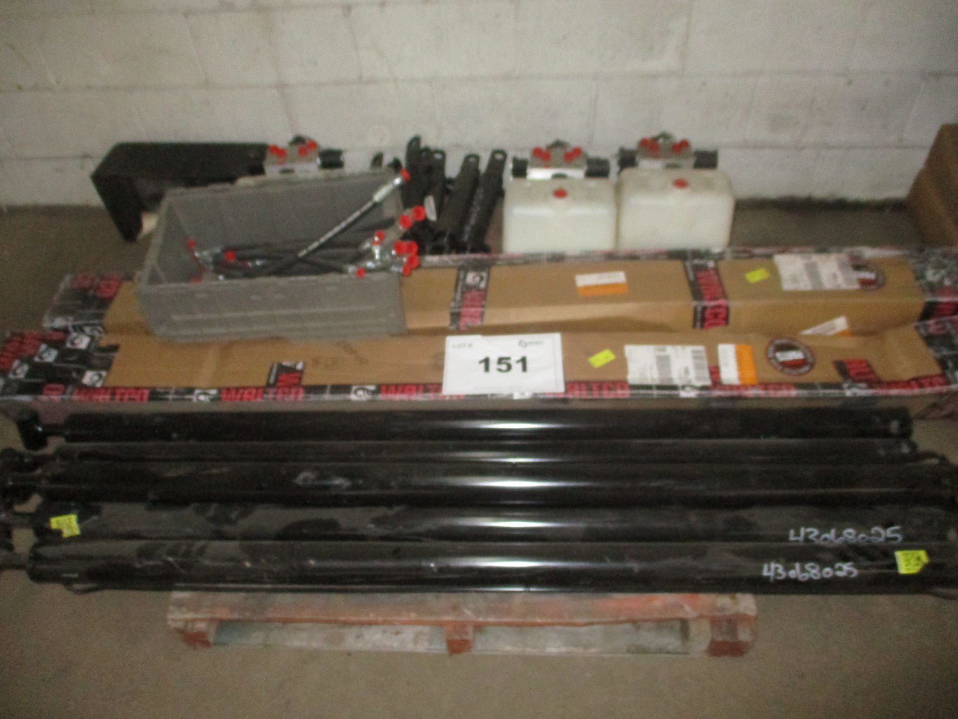 PALLET OF CYLINDERS, 2.5 X 1 X 58S (X2) PART NO. 43068025, CYL. ASSY 2BX7.7.5S, 3 PUMPS WITH