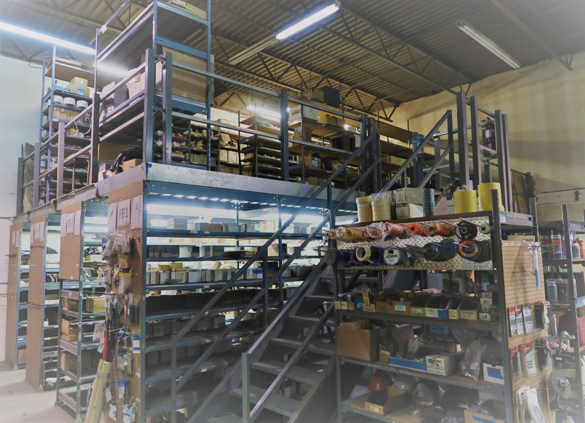 FREE STANDING MEZZANINE SYSTEM W/STAIRS, 4-6 SECTION EZIRACK PARTS SHELVING - Image 2 of 4