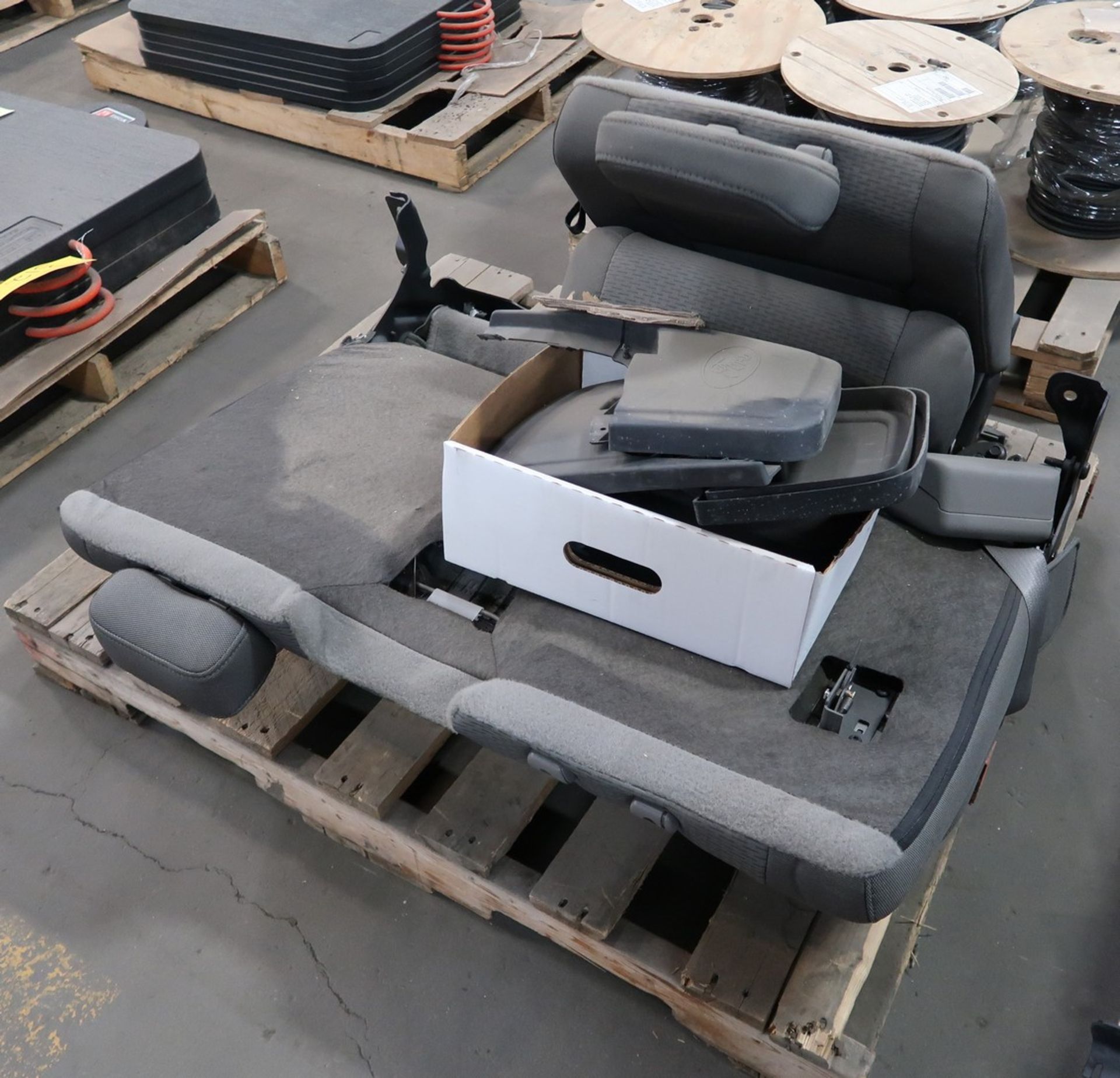 2 PALLETS OF AUTO TRUCK SEATS - Image 3 of 3