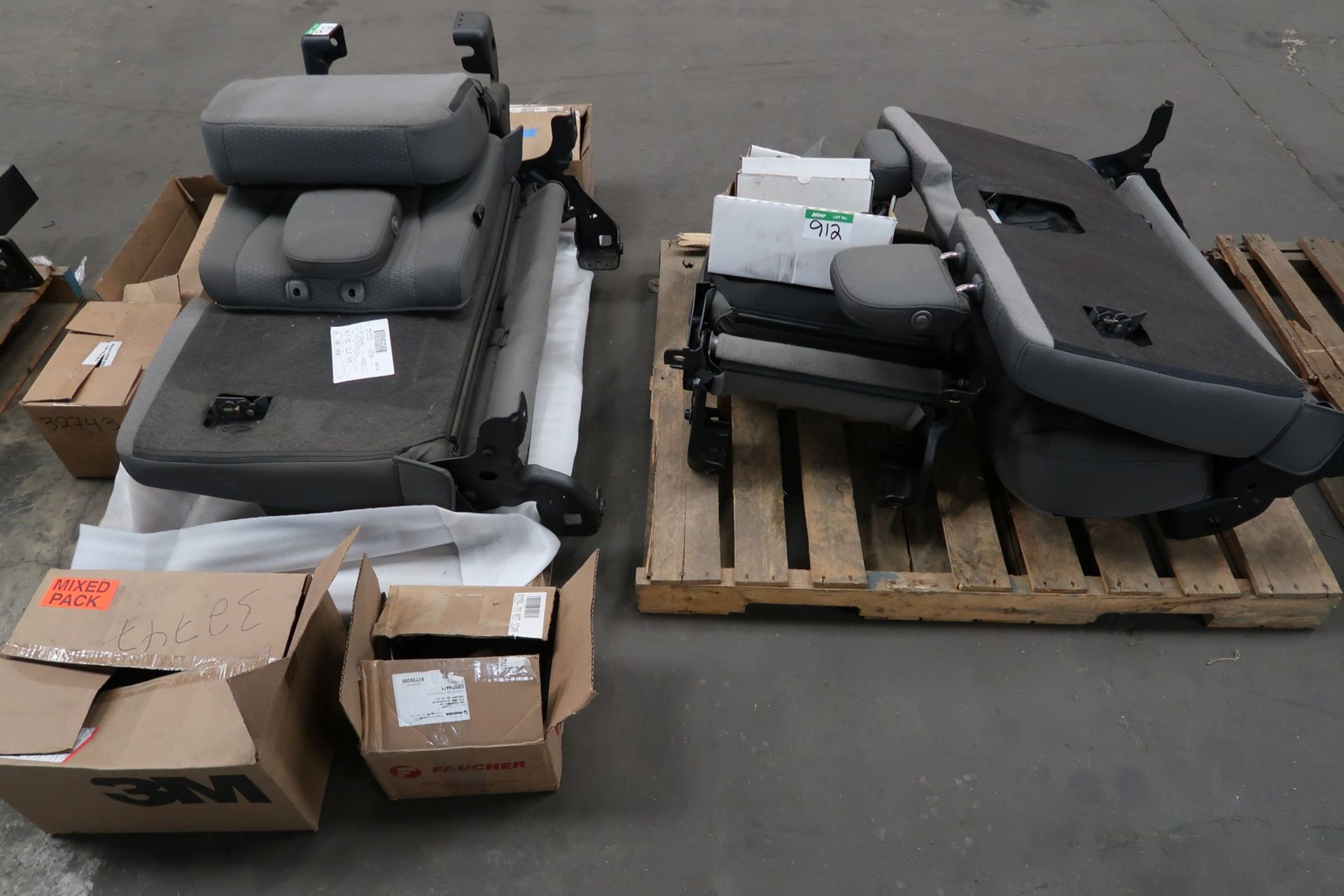 2 PALLET OF TRUCK SEAT FOR FORD F-150