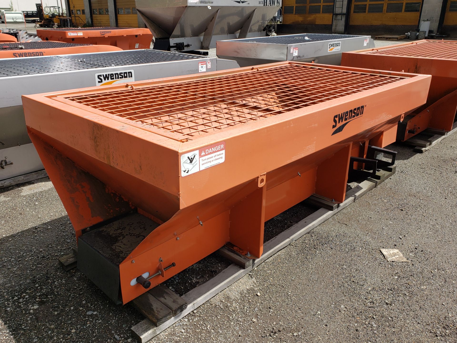 SWENSON STEEL SPREADER PV358, 50, 14G, CS, HYD. PART#00002-533-04, W/SPINNER, S/N 0512-6989 UNUSED - Image 2 of 4