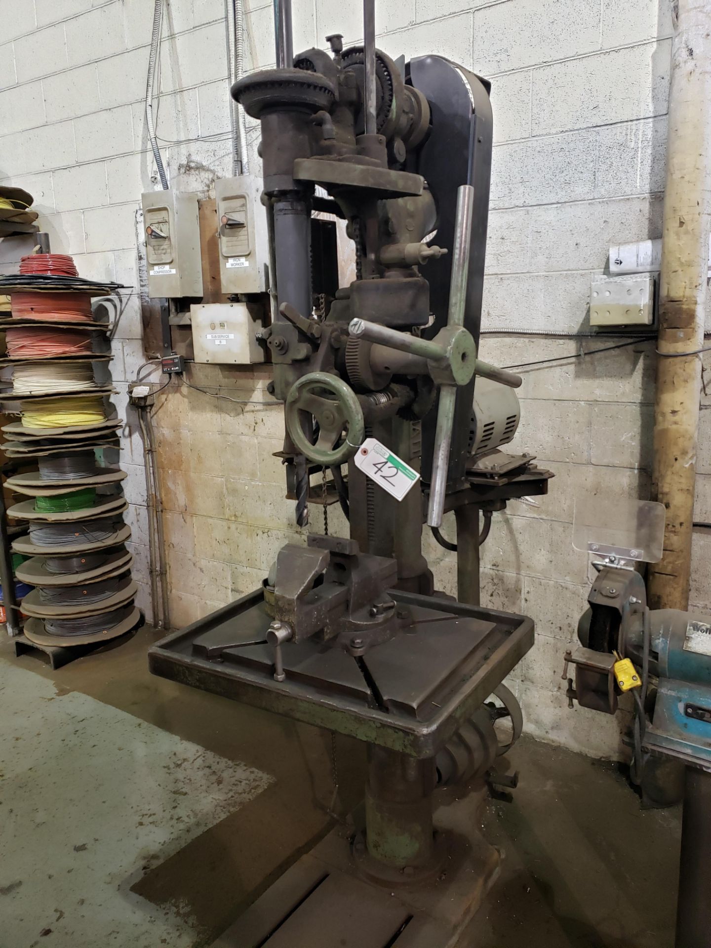 CINCINNATI 21" DRILL PRESS W/TABLE & VISE