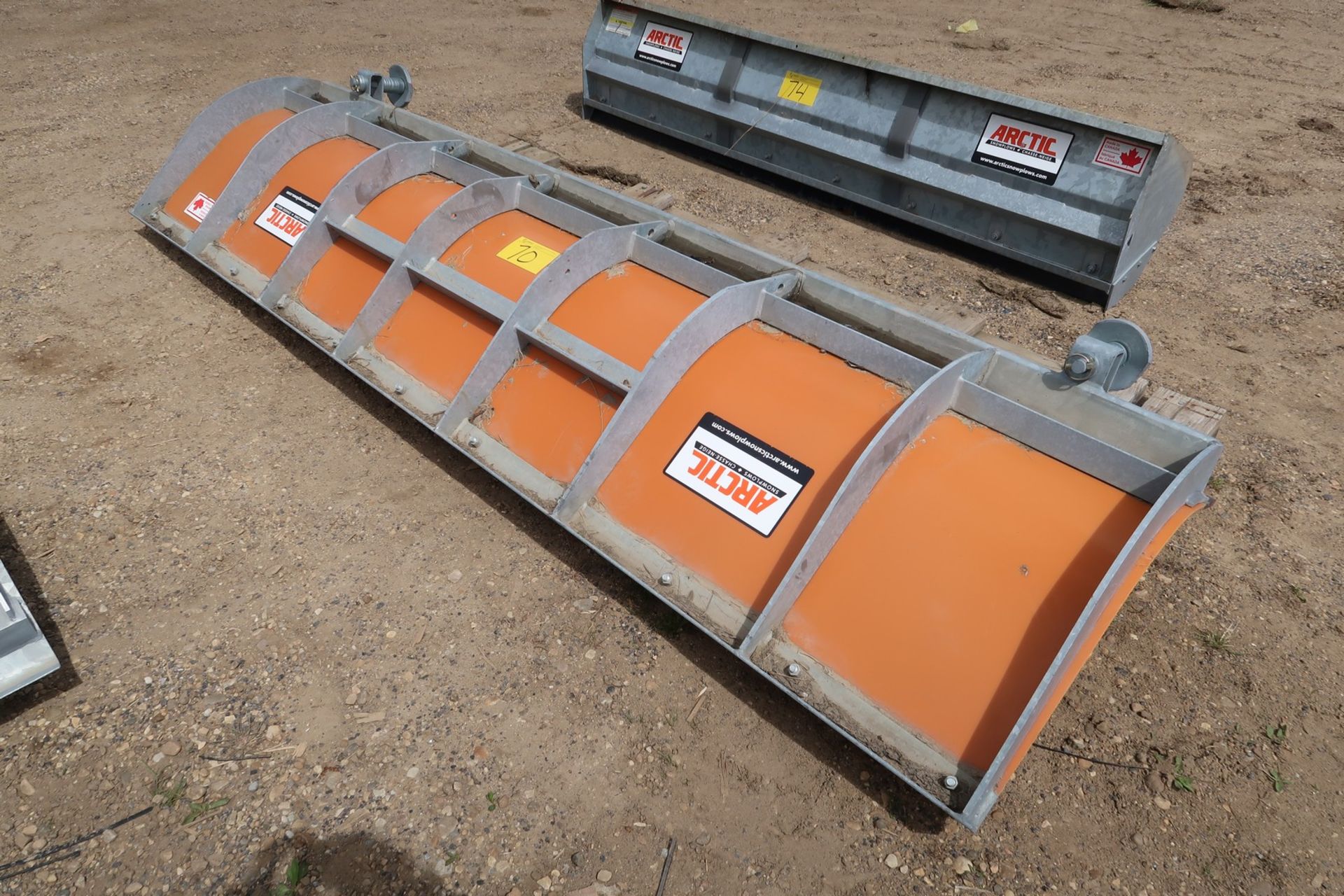 ARCTIC 10' POLY STRAIGHT BLADE PLOW W/HYD. POWER UNIT - Image 2 of 4