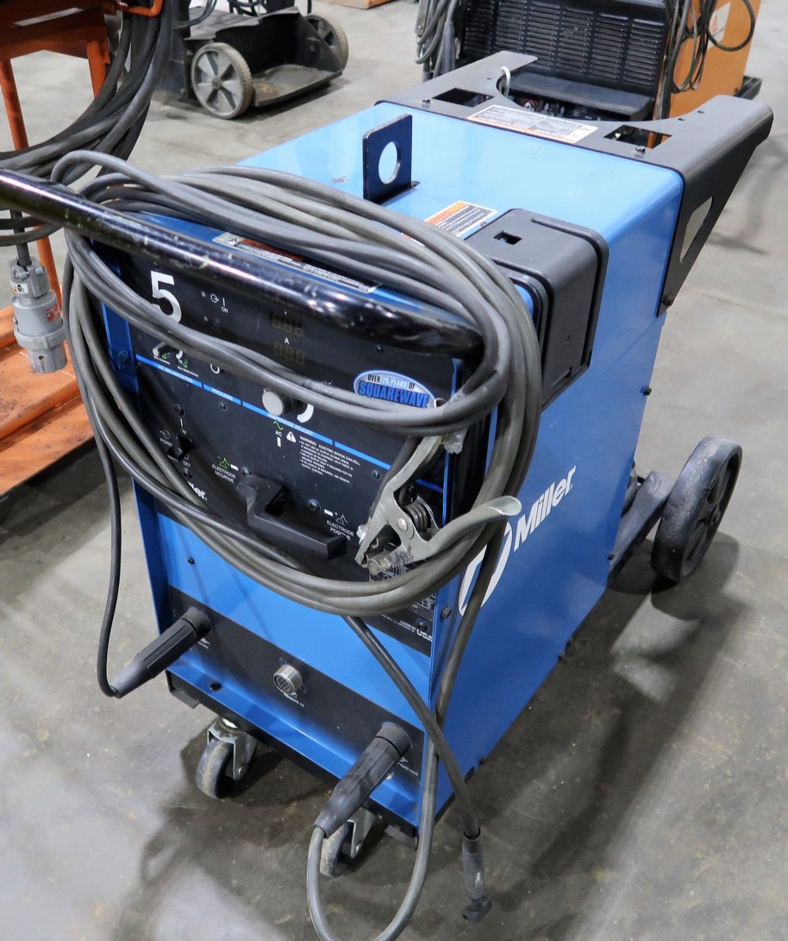 MILLER SYNCROWAVE 180 SD WELDER S/N LE158686 - Image 2 of 3