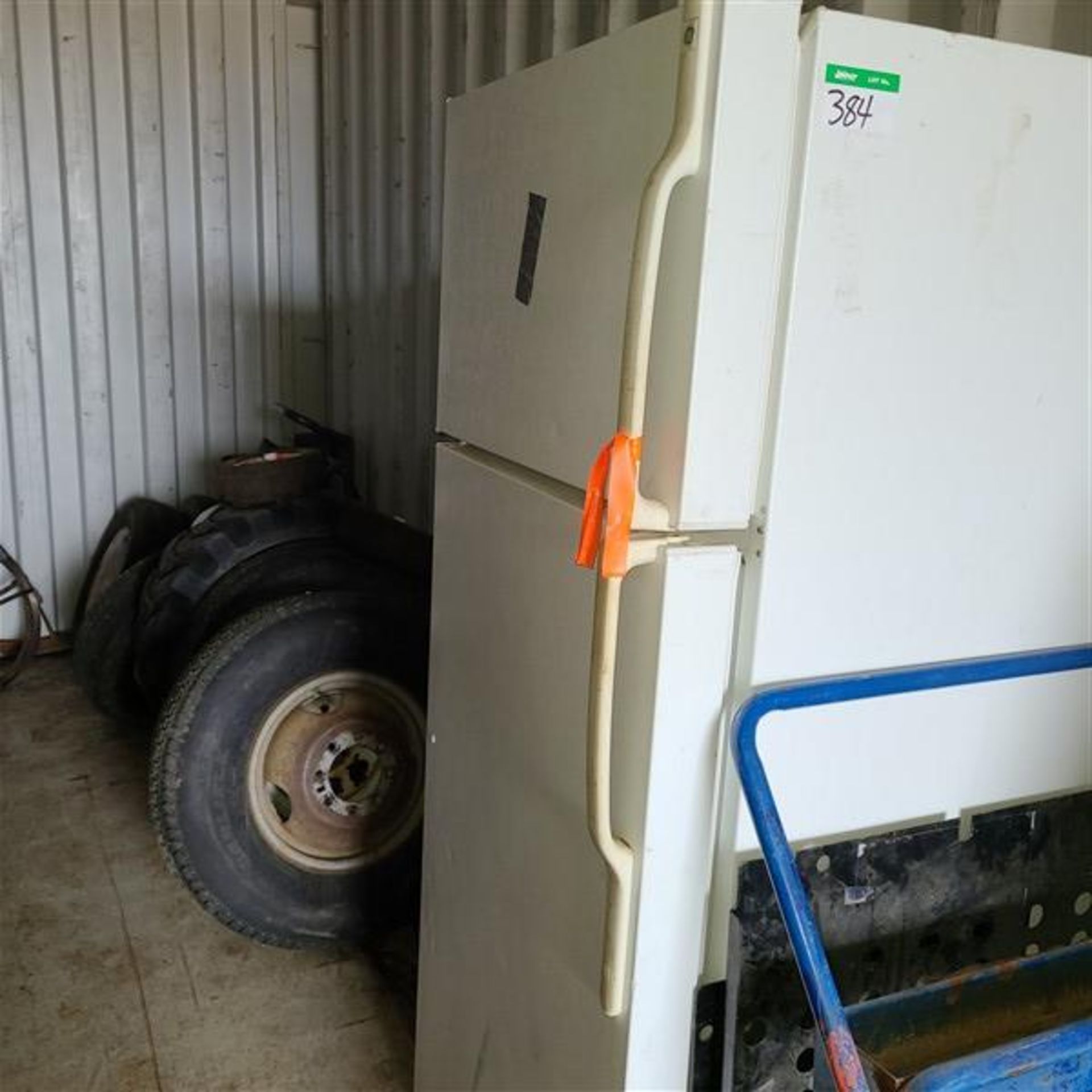 CONTENTS OF BLUE SEACAN CONTAINER, REEL OF ROPE, TIRES, SLINGS ETC. - Image 10 of 15